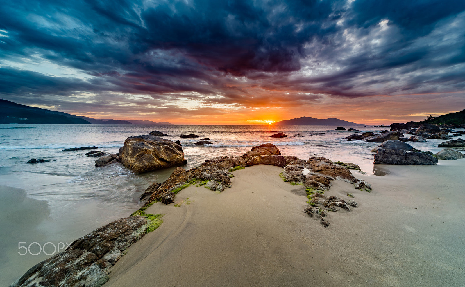 Sigma 12-24mm F4.5-5.6 EX DG Aspherical HSM sample photo. Sunrise in nam o beach photography