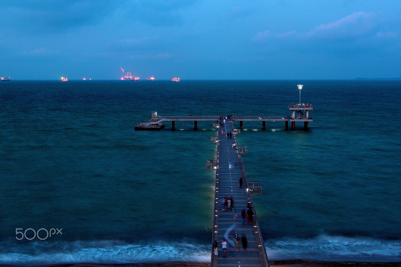 Canon EOS 500D (EOS Rebel T1i / EOS Kiss X3) + Canon EF-S 18-55mm F3.5-5.6 IS sample photo. Bay bridge at blue hour... photography