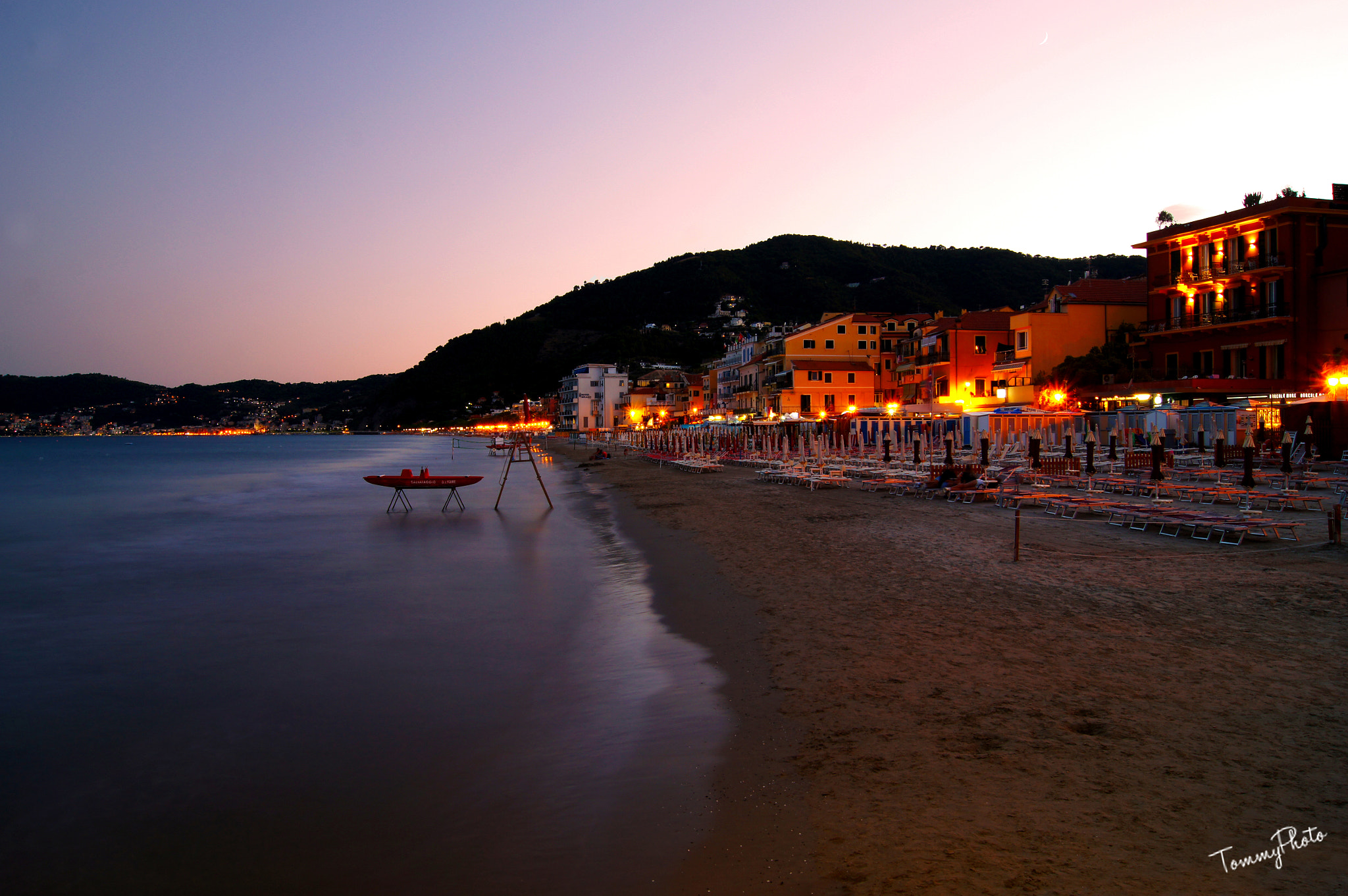 Sony SLT-A35 + Sony DT 18-55mm F3.5-5.6 SAM sample photo. Spiaggia di alassio al tramonto, vista dal pontile photography