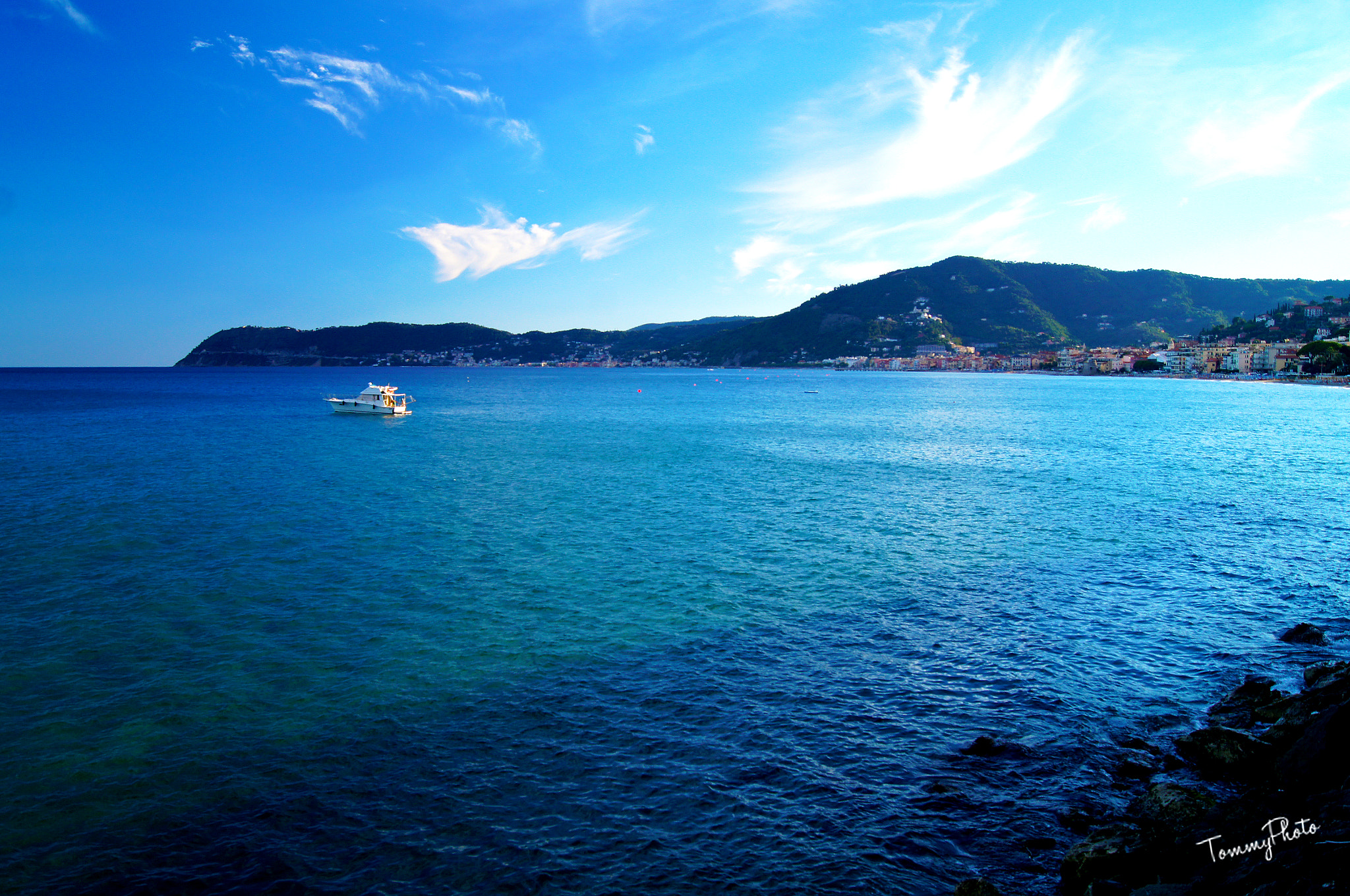 Sony SLT-A35 + Sony DT 18-55mm F3.5-5.6 SAM sample photo. Vista panoramica sul golfo di alassio. photography