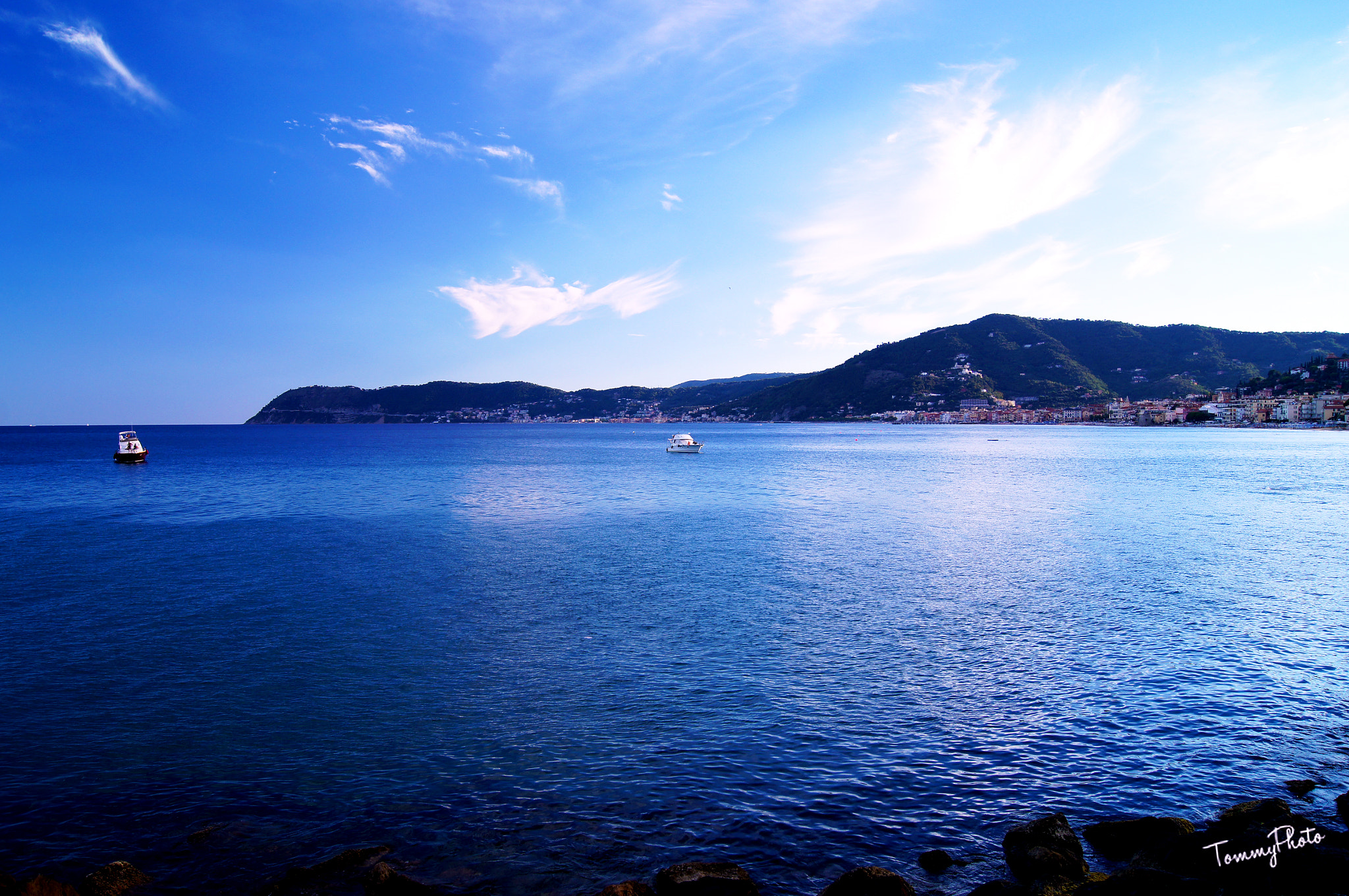 Sony SLT-A35 + Sony DT 18-55mm F3.5-5.6 SAM sample photo. Guardando verso laigueglia... photography