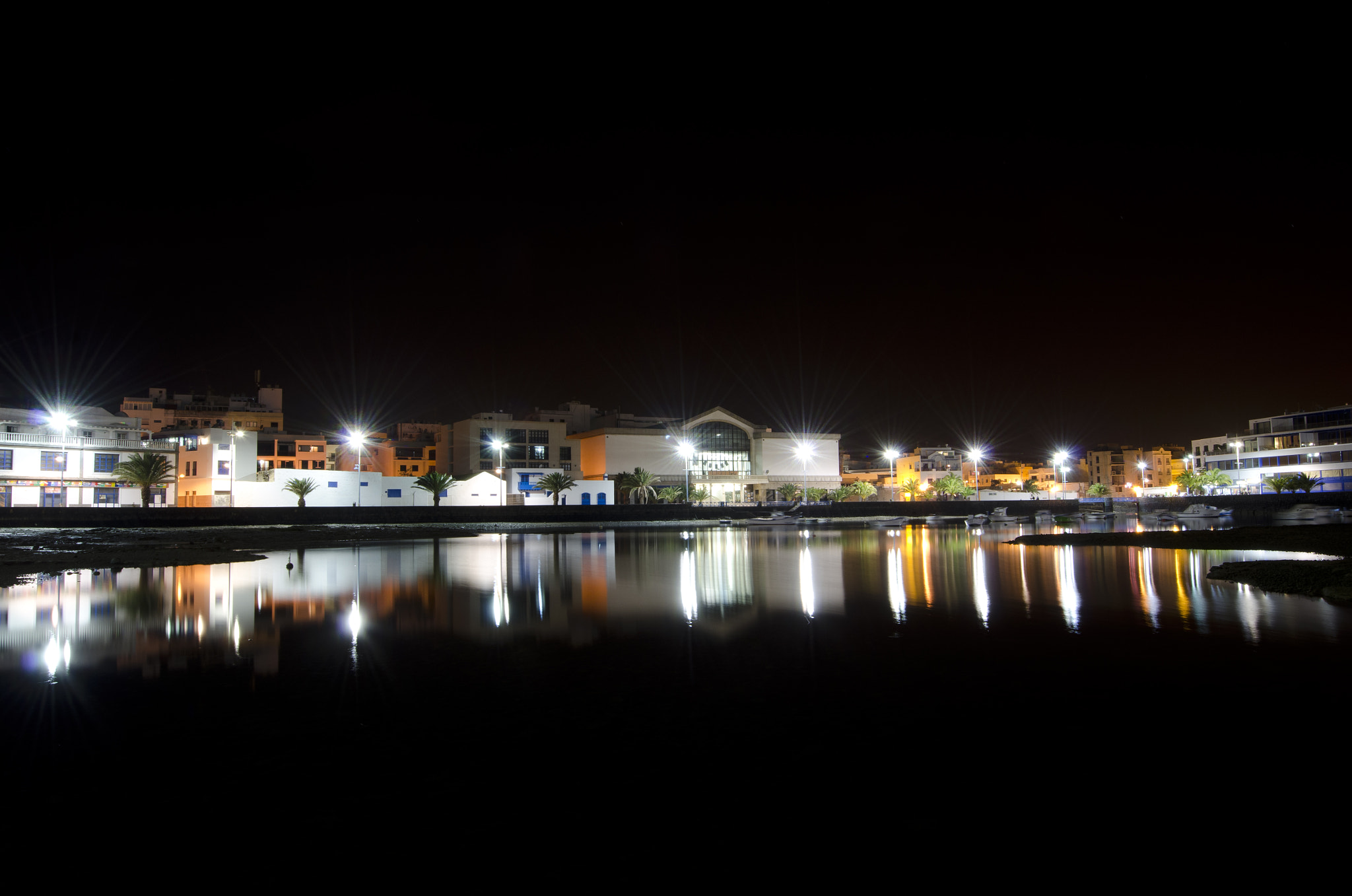 Nikon AF-S Nikkor 16-35mm F4G ED VR sample photo. Entre la noche photography