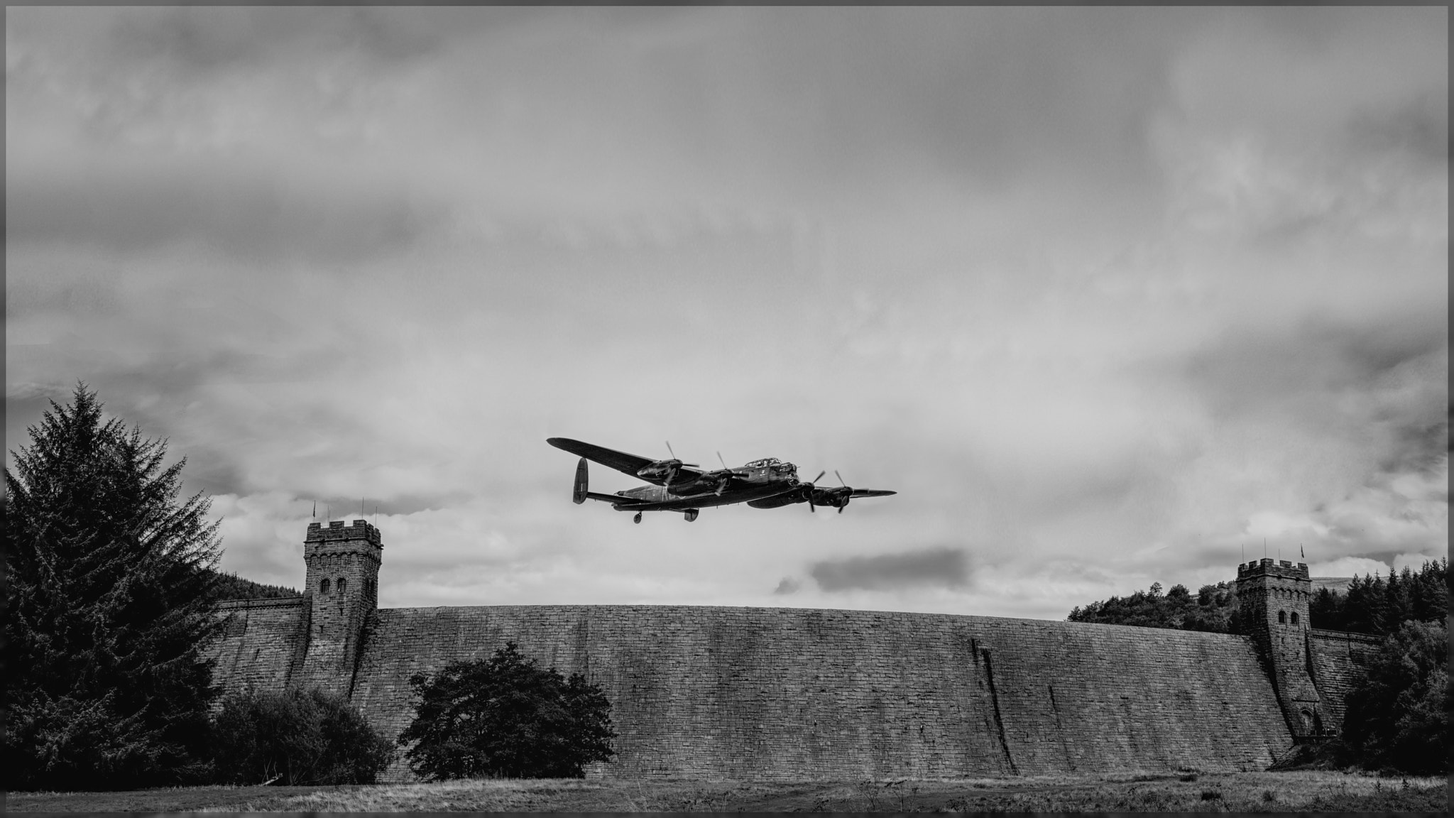 Canon EOS 40D + Sigma 24-70mm F2.8 EX DG Macro sample photo. Thumper and the derwent reservoir photography