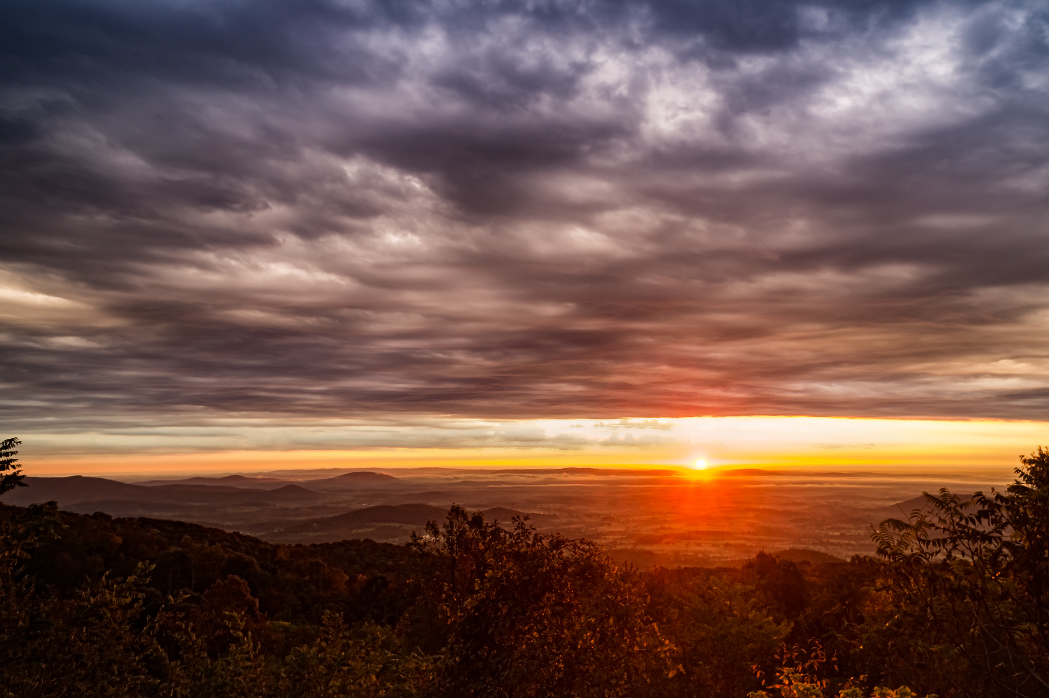 Sony Alpha a5000 (ILCE 5000) + Sony E 16mm F2.8 sample photo. A shenandoah sunrise photography