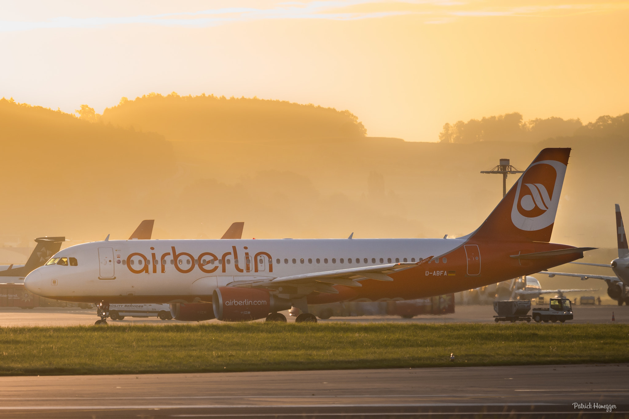 Olympus OM-D E-M10 + Olympus M.Zuiko Digital ED 40-150mm F2.8 Pro sample photo. Early morning an lszh (zurich airport) photography