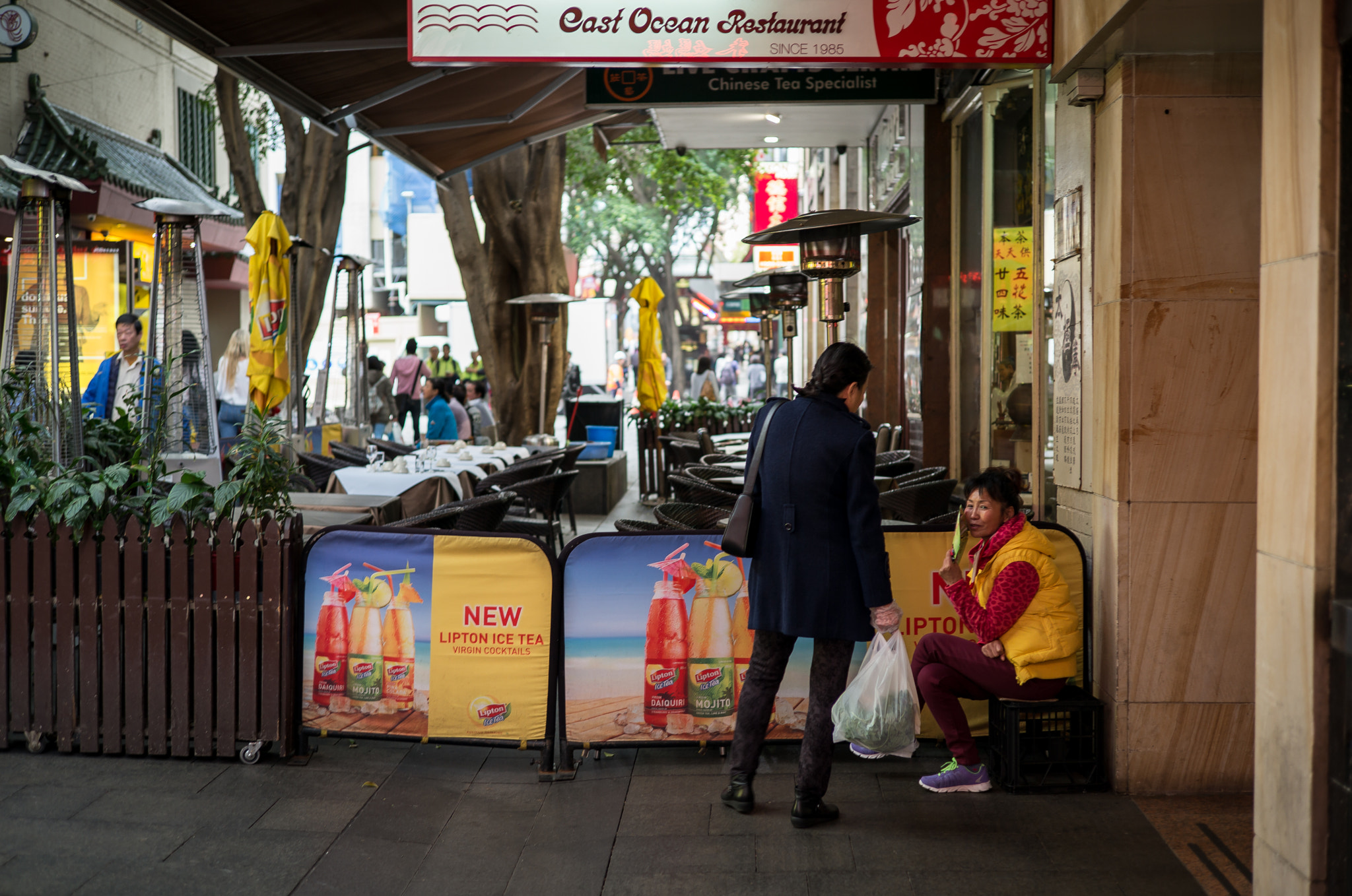 Leica M (Typ 240) + Leica Summarit-M 50mm F2.5 sample photo. Big gossip in little china photography