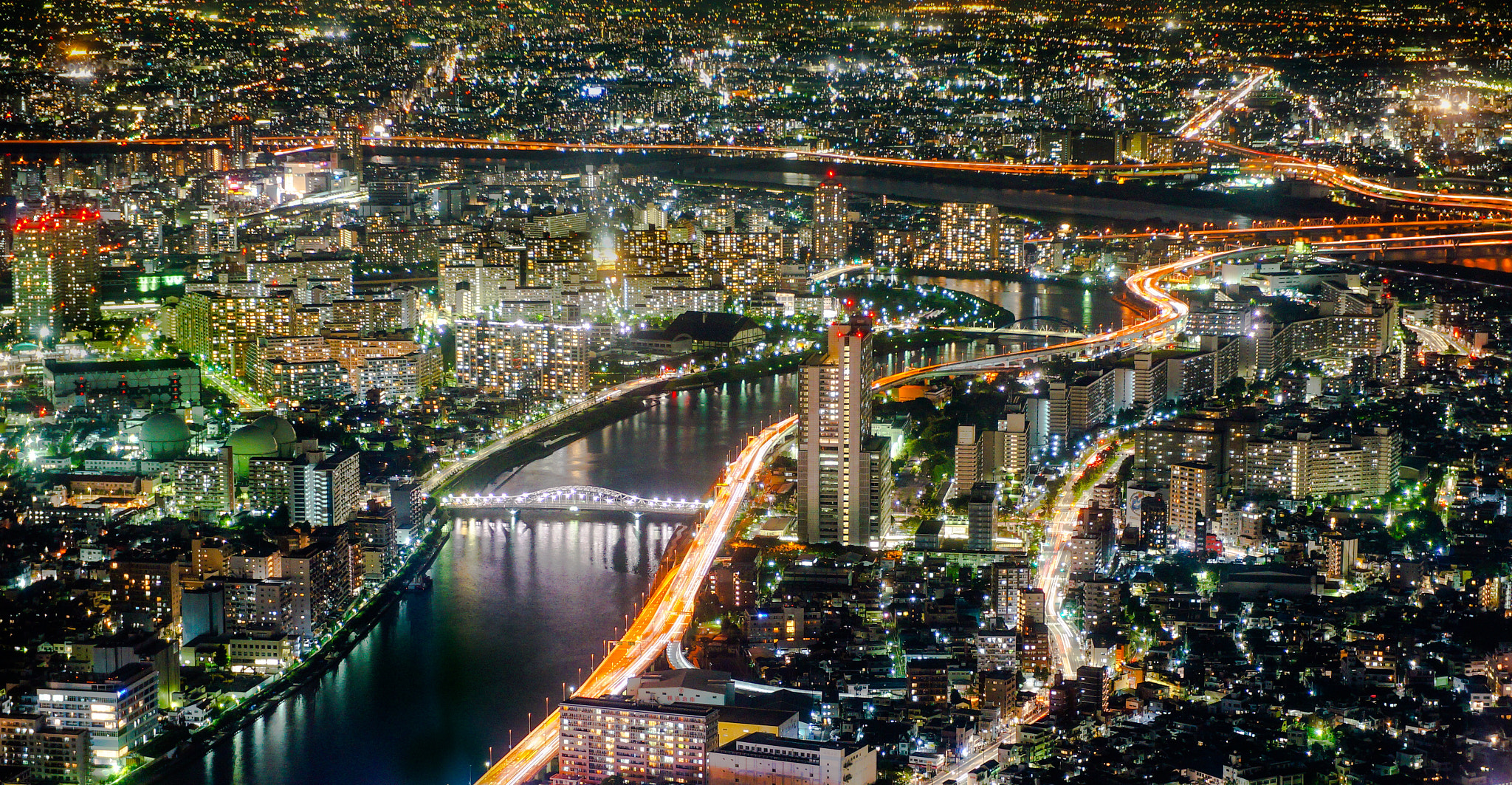 Sony Alpha NEX-5N + Sony E 16-50mm F3.5-5.6 PZ OSS sample photo. Night tokyo photography