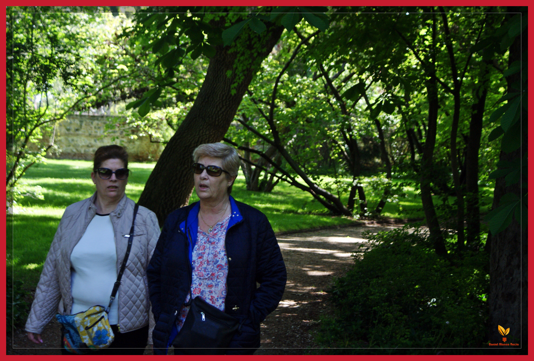 Sony DT 18-70mm F3.5-5.6 sample photo. Dos hermanas photography