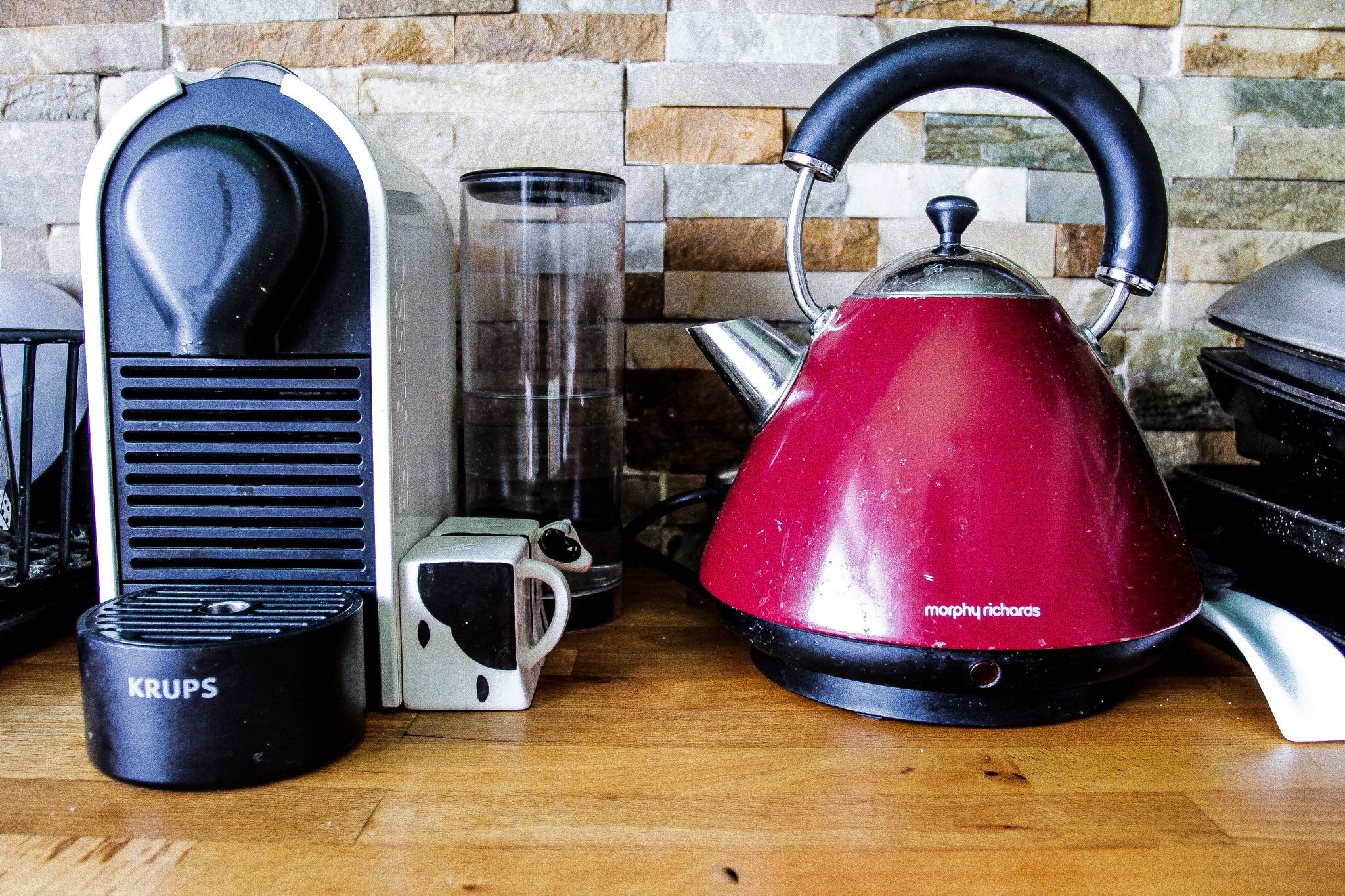 Canon EOS 700D (EOS Rebel T5i / EOS Kiss X7i) + Canon EF 17-40mm F4L USM sample photo. Coffee maker & kettle photography