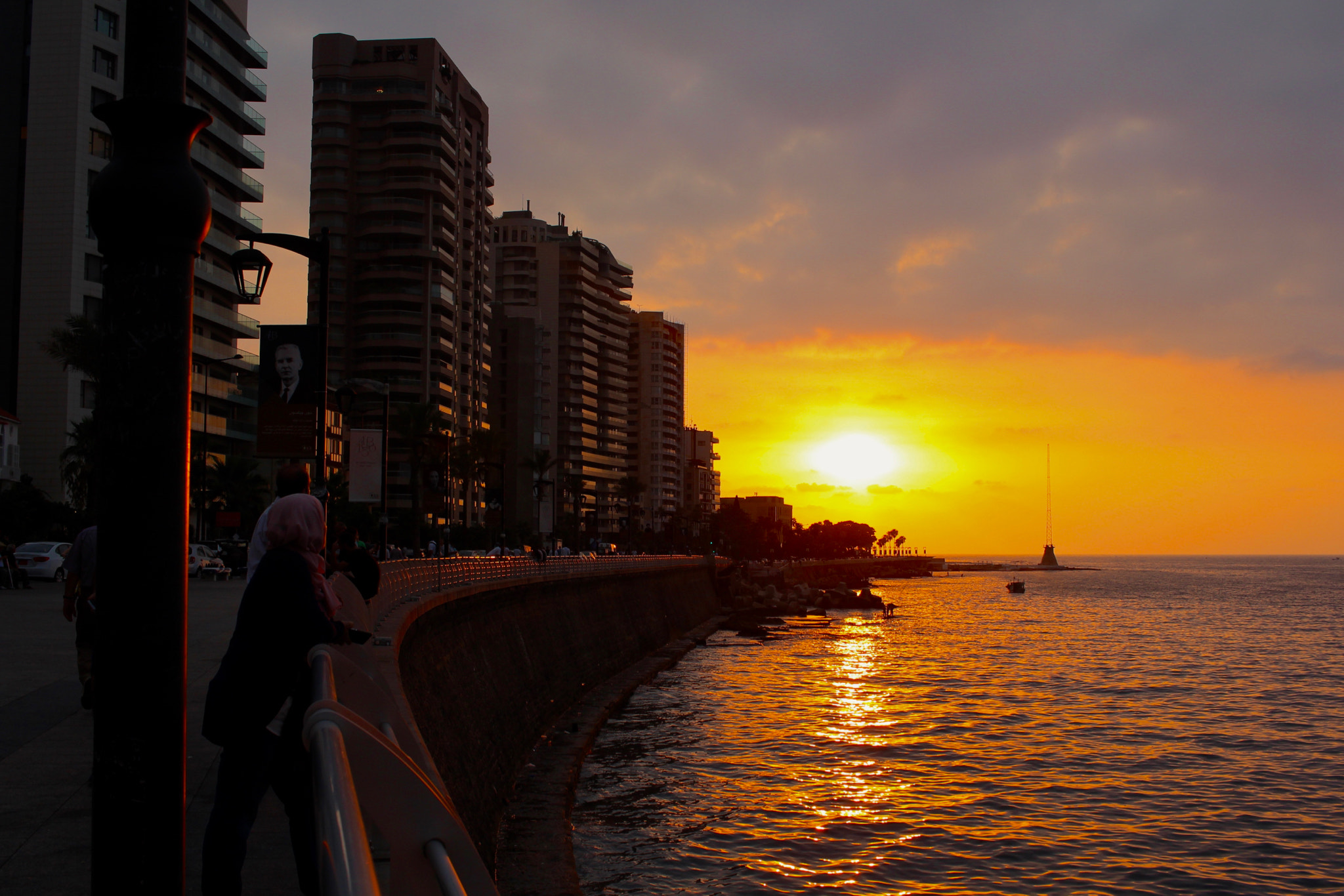 Canon EOS 650D (EOS Rebel T4i / EOS Kiss X6i) + Canon EF-S 24mm F2.8 STM sample photo. Beirut corniche sunset photography
