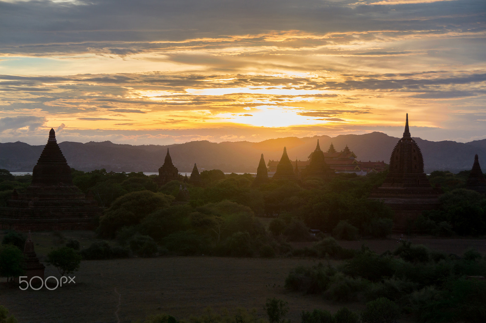 Sony DT 18-250mm F3.5-6.3 sample photo. Bagan sunset photography