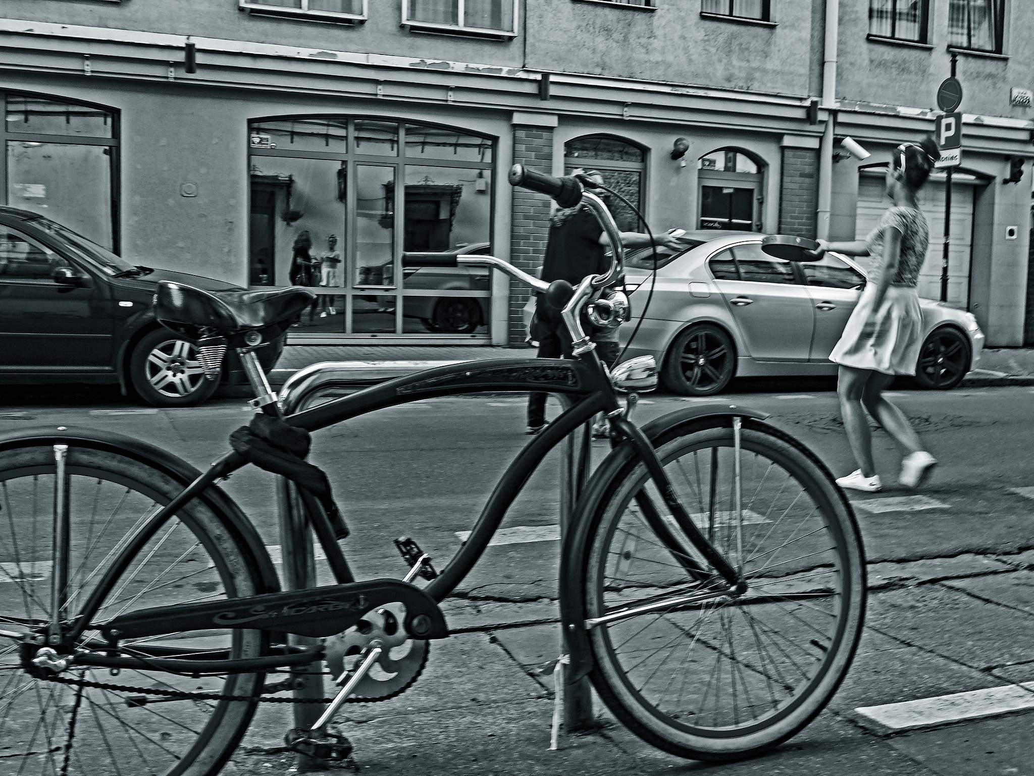 Panasonic Lumix DMC-GX7 + Panasonic Lumix G 14mm F2.5 ASPH sample photo. Krakow street photography