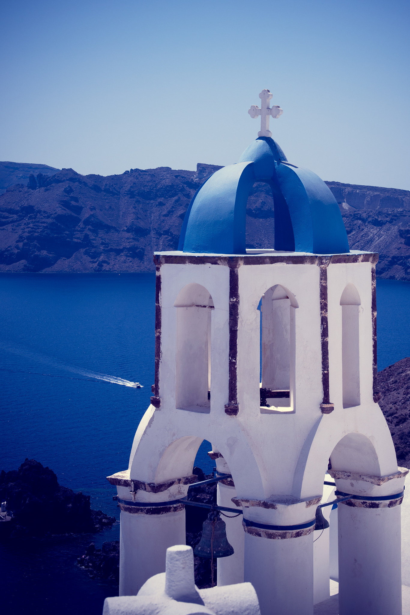 Nikon AF-S Nikkor 24-70mm F2.8G ED sample photo. Maybe the most famous place in greece photography