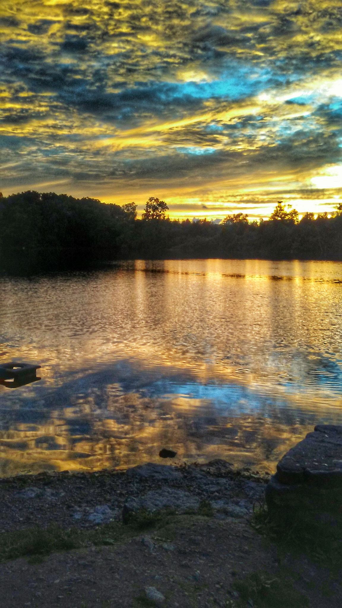 LG M1 sample photo. Lake erie reflection  photography