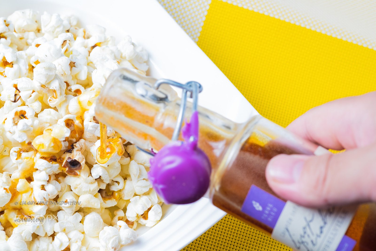 Fujifilm X-E2 + Fujifilm XF 60mm F2.4 R Macro sample photo. Lavender syrup and popcorn photography