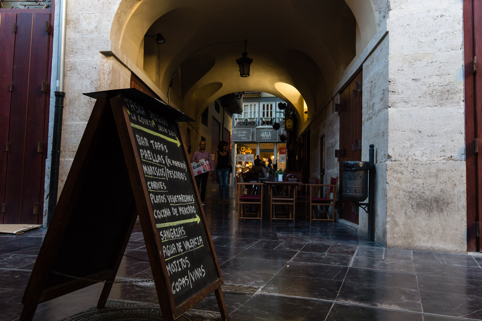 Sony Alpha a5000 (ILCE 5000) + Sigma 19mm F2.8 EX DN sample photo. Any tapa? photography