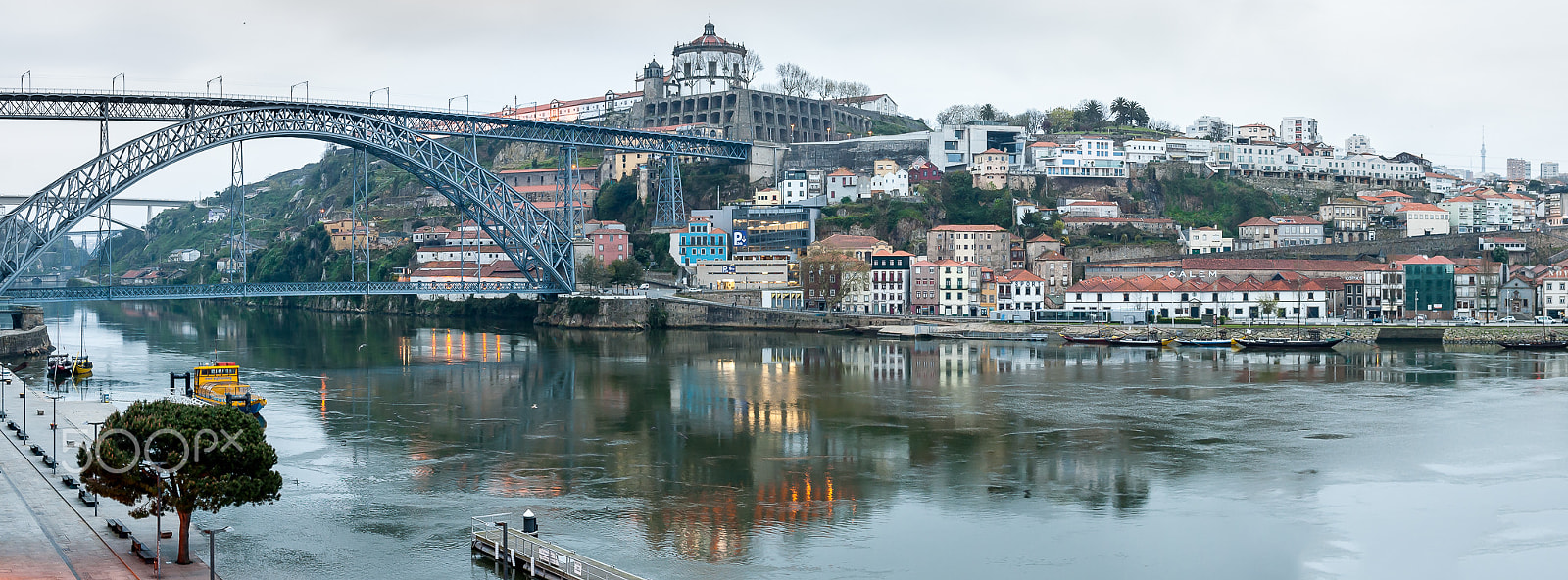 Nikon D700 + ZEISS Distagon T* 35mm F2 sample photo. Morning on the douro river, porto, portugal photography