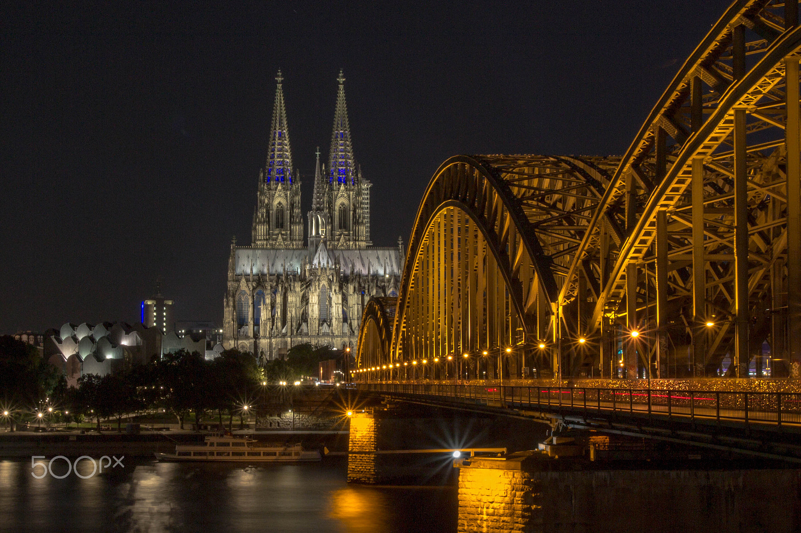 Sigma 17-70mm F2.8-4 DC Macro OS HSM sample photo. Dom by night photography