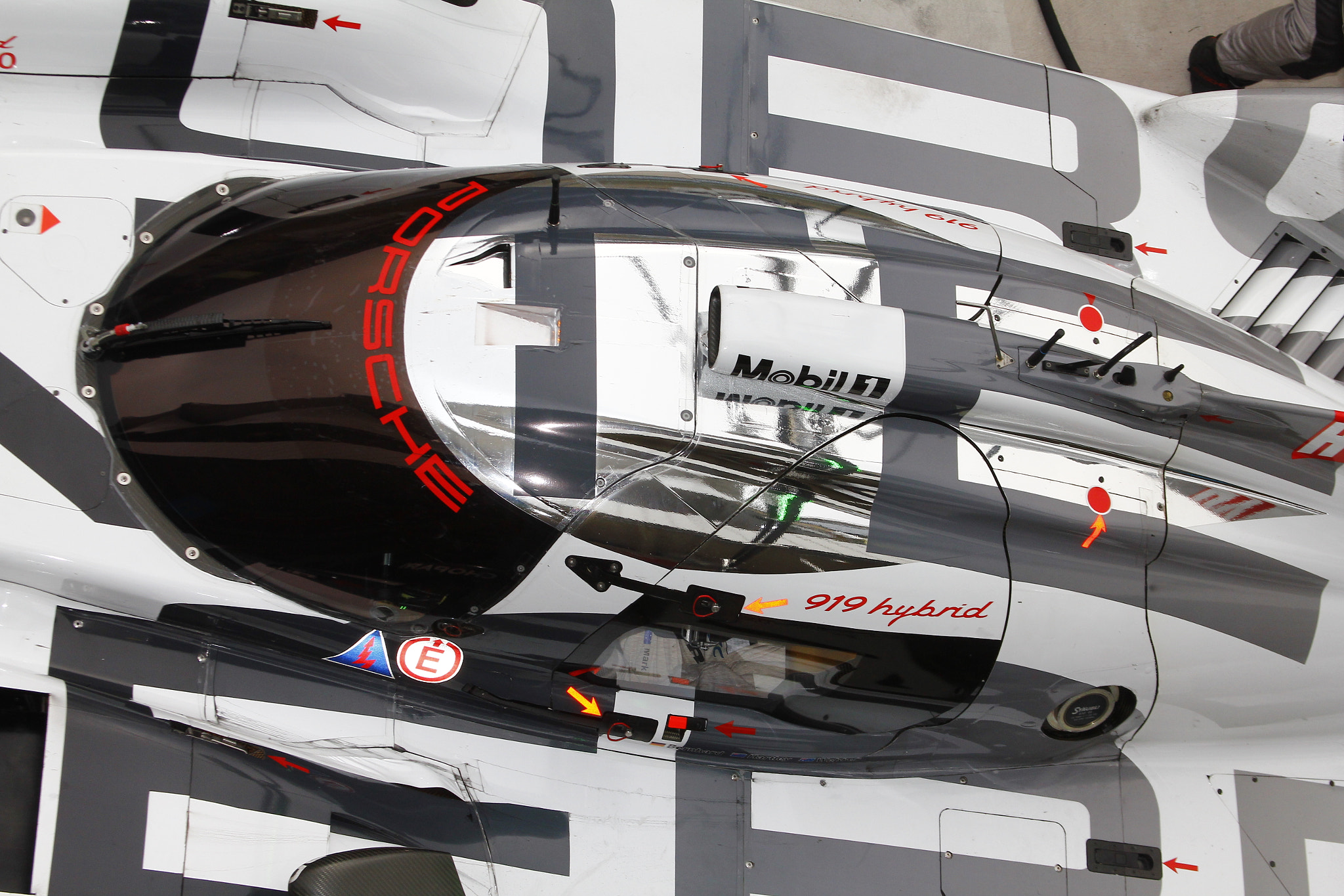 Canon EF 28-135mm F3.5-5.6 IS USM sample photo. Porsche- pit stop photography