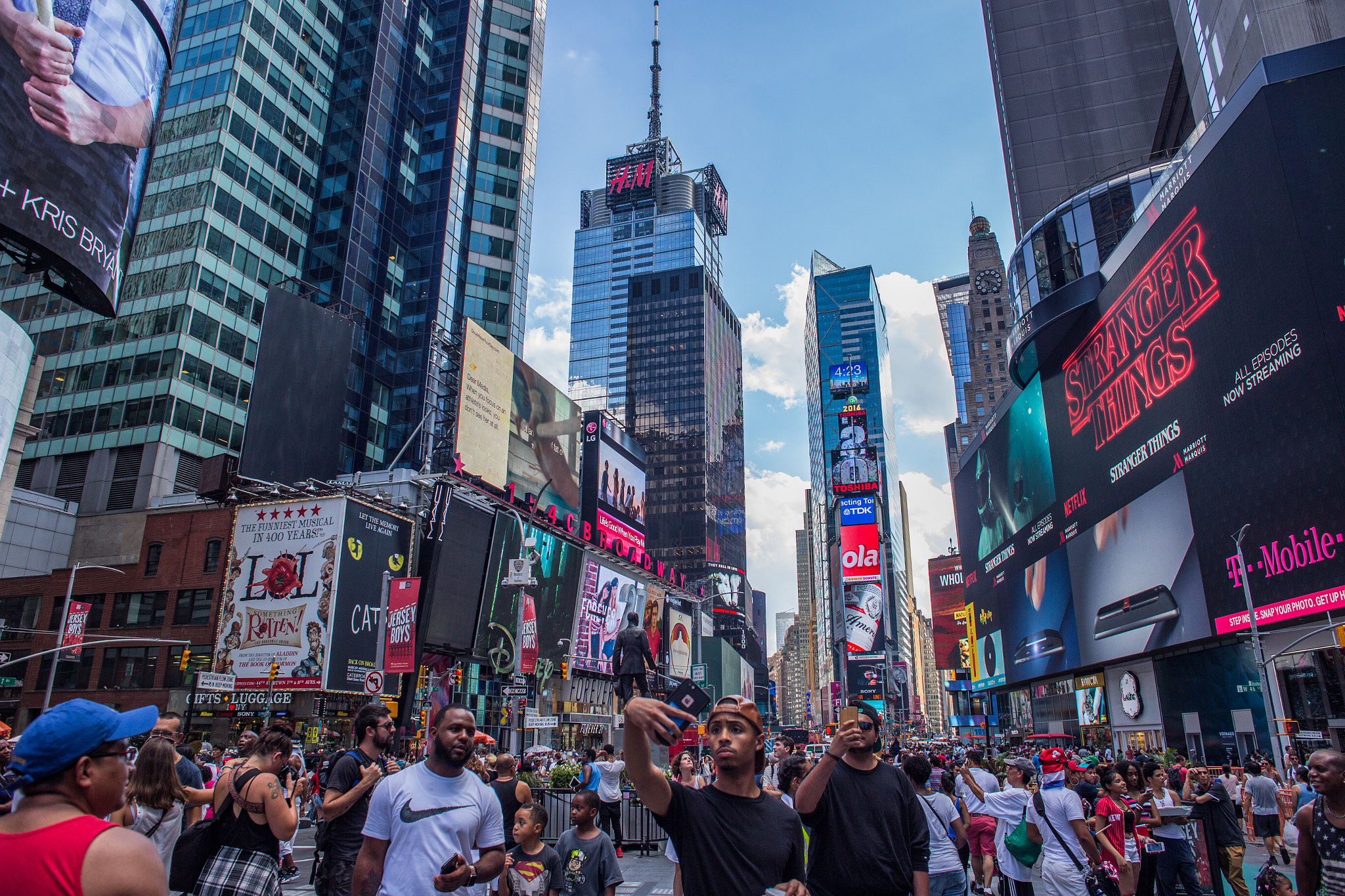 Canon EOS 6D + Canon EF 24mm F2.8 sample photo. Times square photography