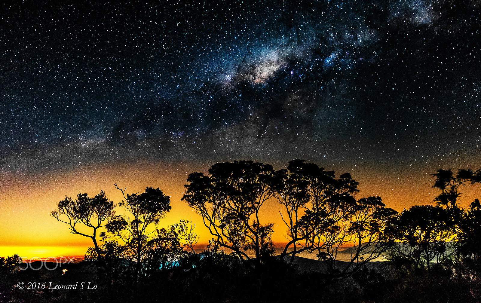 Fujifilm X-M1 + Fujifilm XF 14mm F2.8 R sample photo. The milky way over the hill photography