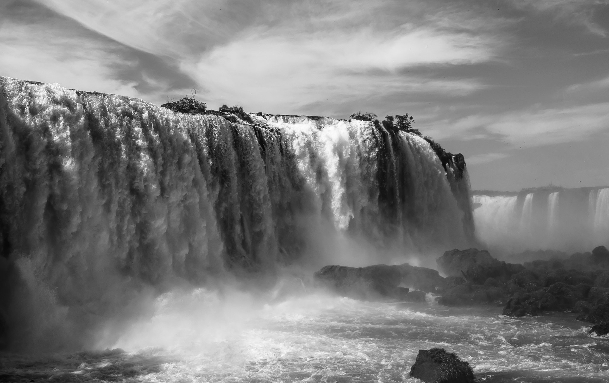 Nikon D300S + Sigma 17-35mm F2.8-4 EX Aspherical sample photo. Cataratas black white photography