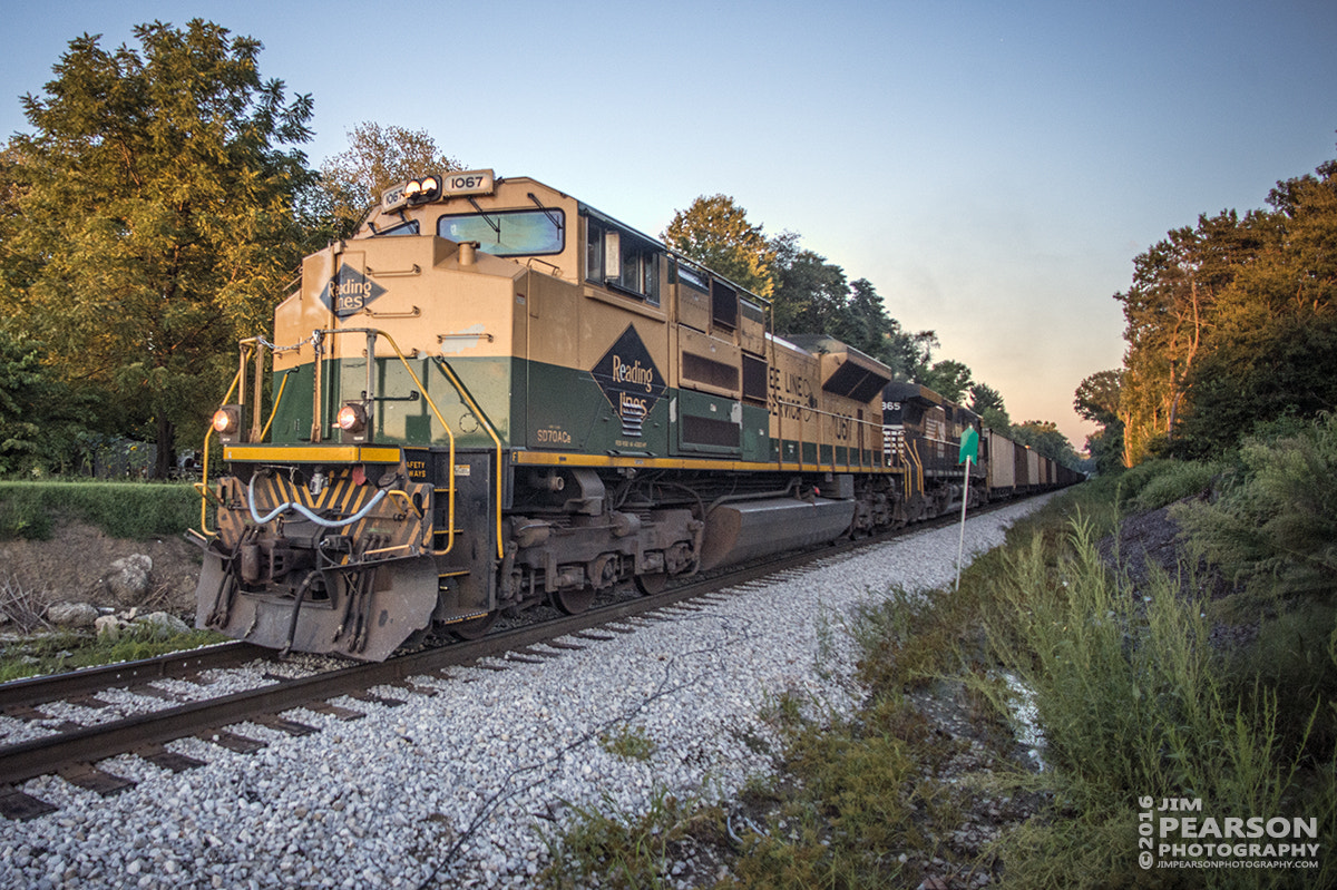 Nikon D800 + AF Nikkor 18mm f/2.8D sample photo. August 22, 2016 - norfolk southern heritage unit 1067, "reading lines" makes on the indiana... photography