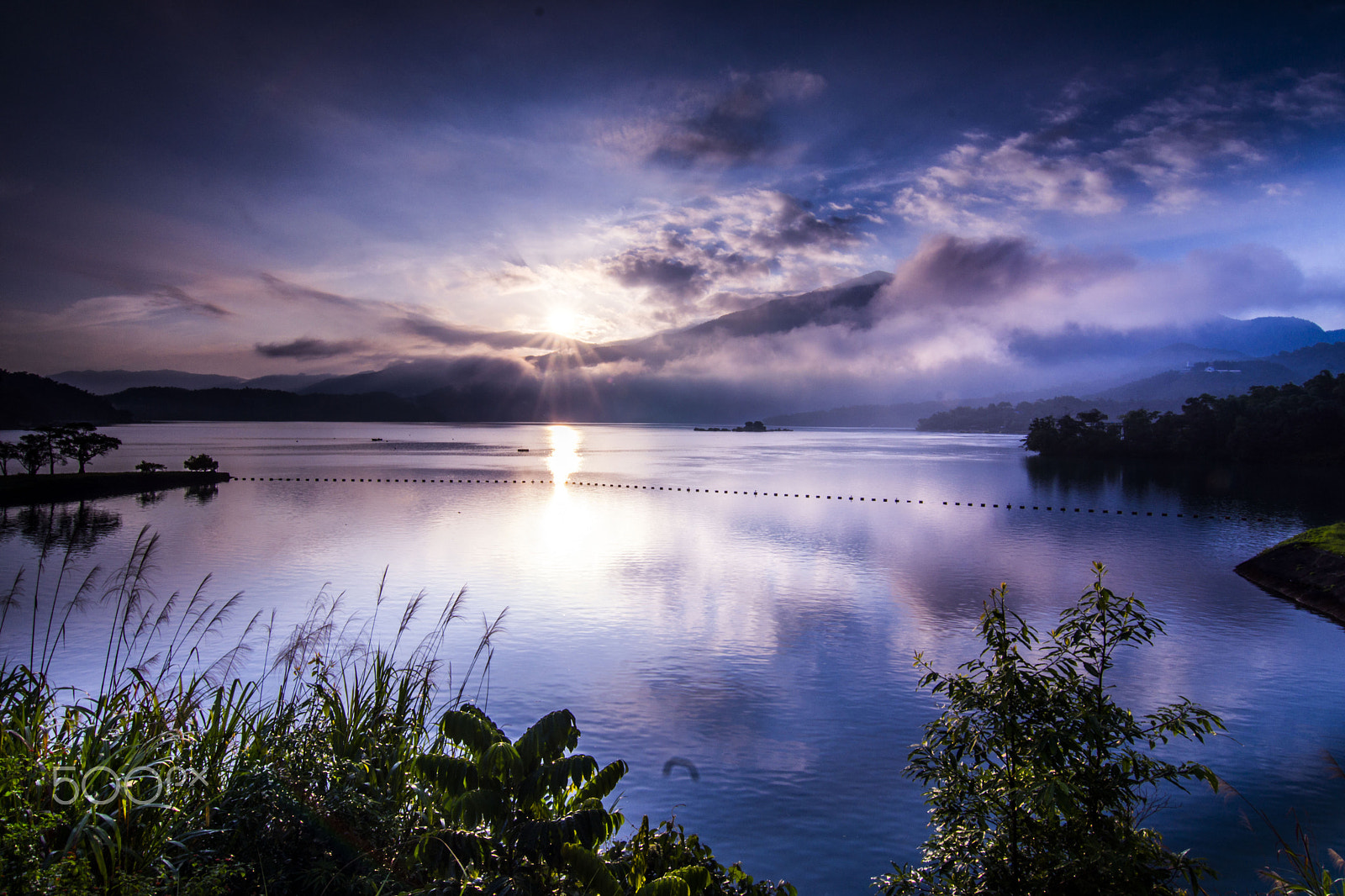 Sony SLT-A77 + 20mm F2.8 sample photo. 出水口日出雲彩 photography