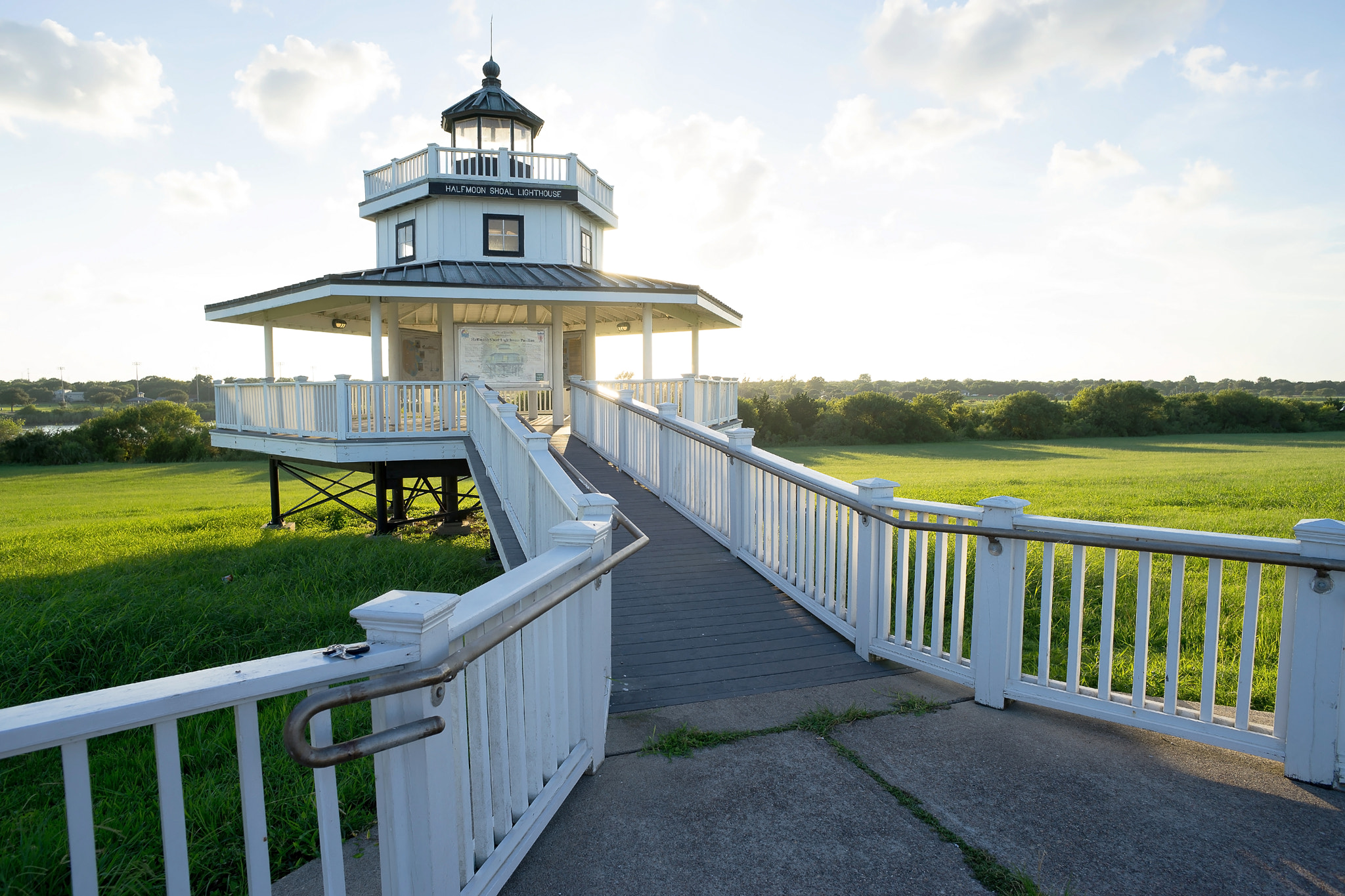 Sony a7 + Sony 20mm F2.8 sample photo. Halfmoon shoal lighthouse photography