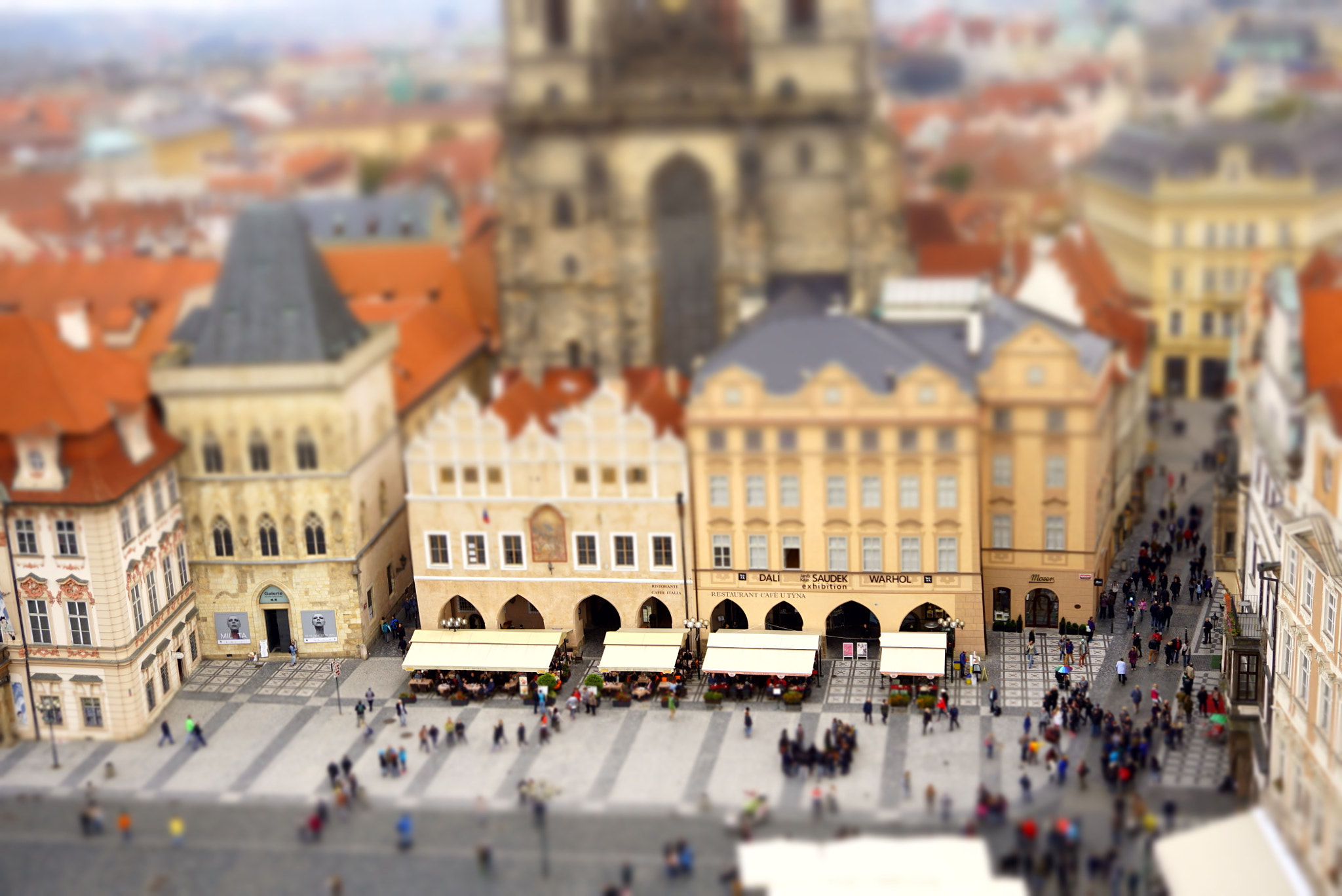 Sony a5100 + Sony E 16-50mm F3.5-5.6 PZ OSS sample photo. Prague old town square photography