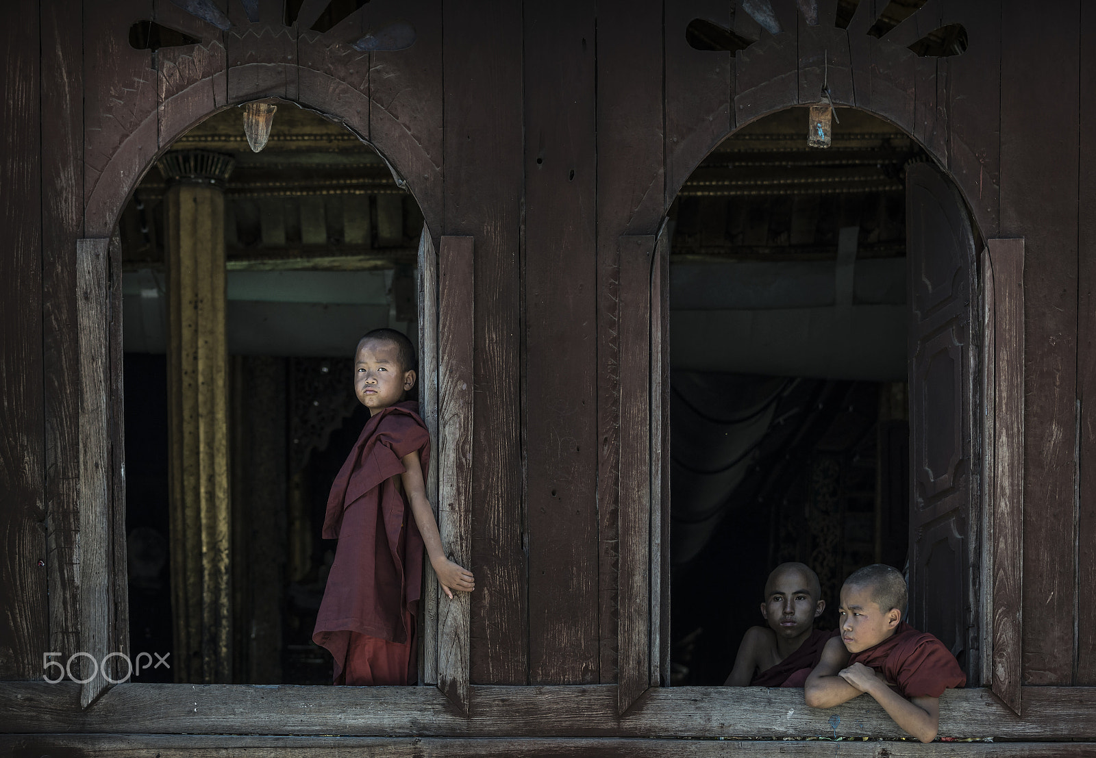 Nikon D610 + Nikon AF-S Nikkor 80-400mm F4.5-5.6G ED VR sample photo. Little monk at shwe yan pyay monastery, inle, myanmar photography