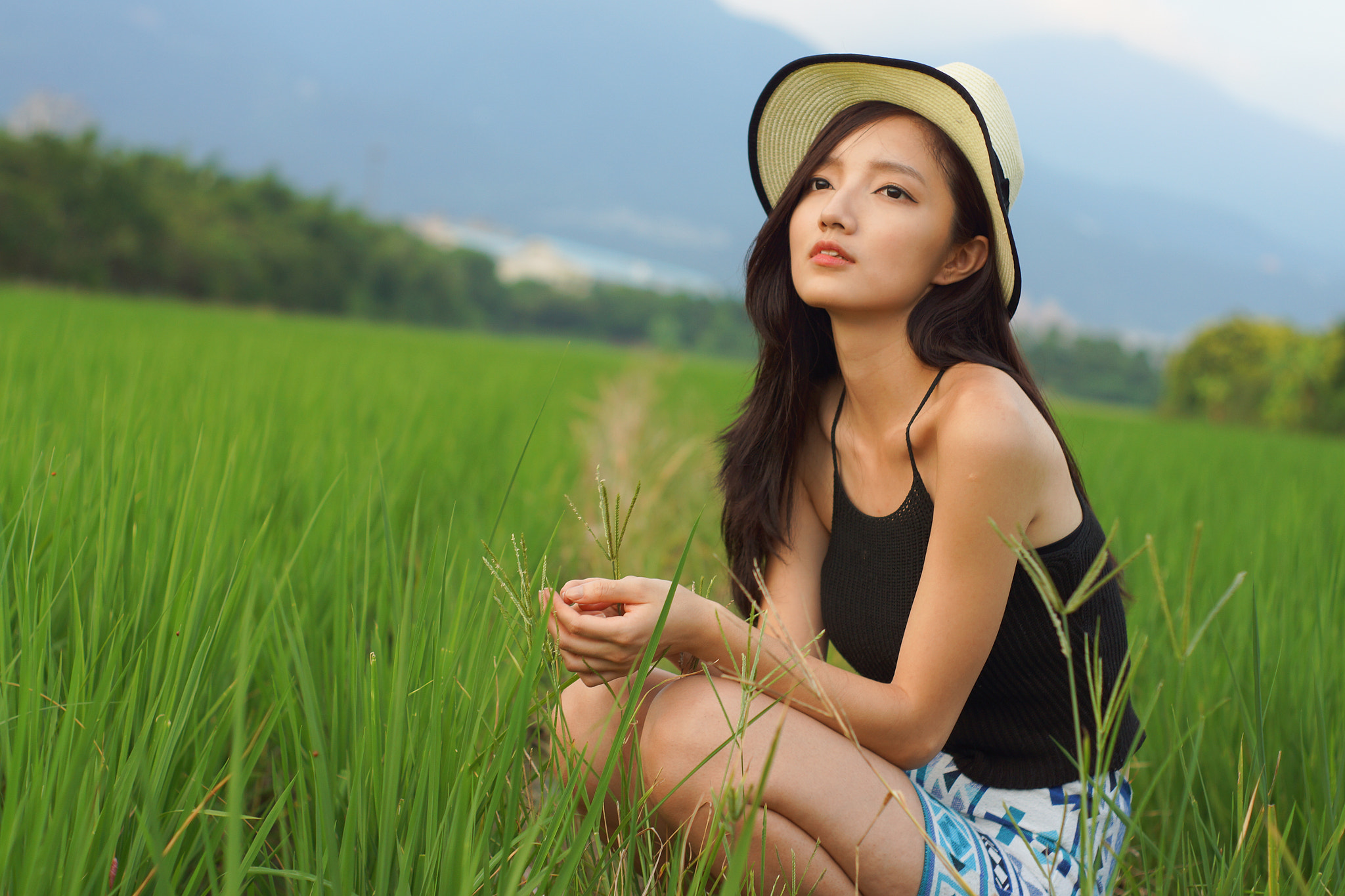 Sony SLT-A77 + Minolta AF 50mm F1.7 sample photo. Girl in the rice field photography