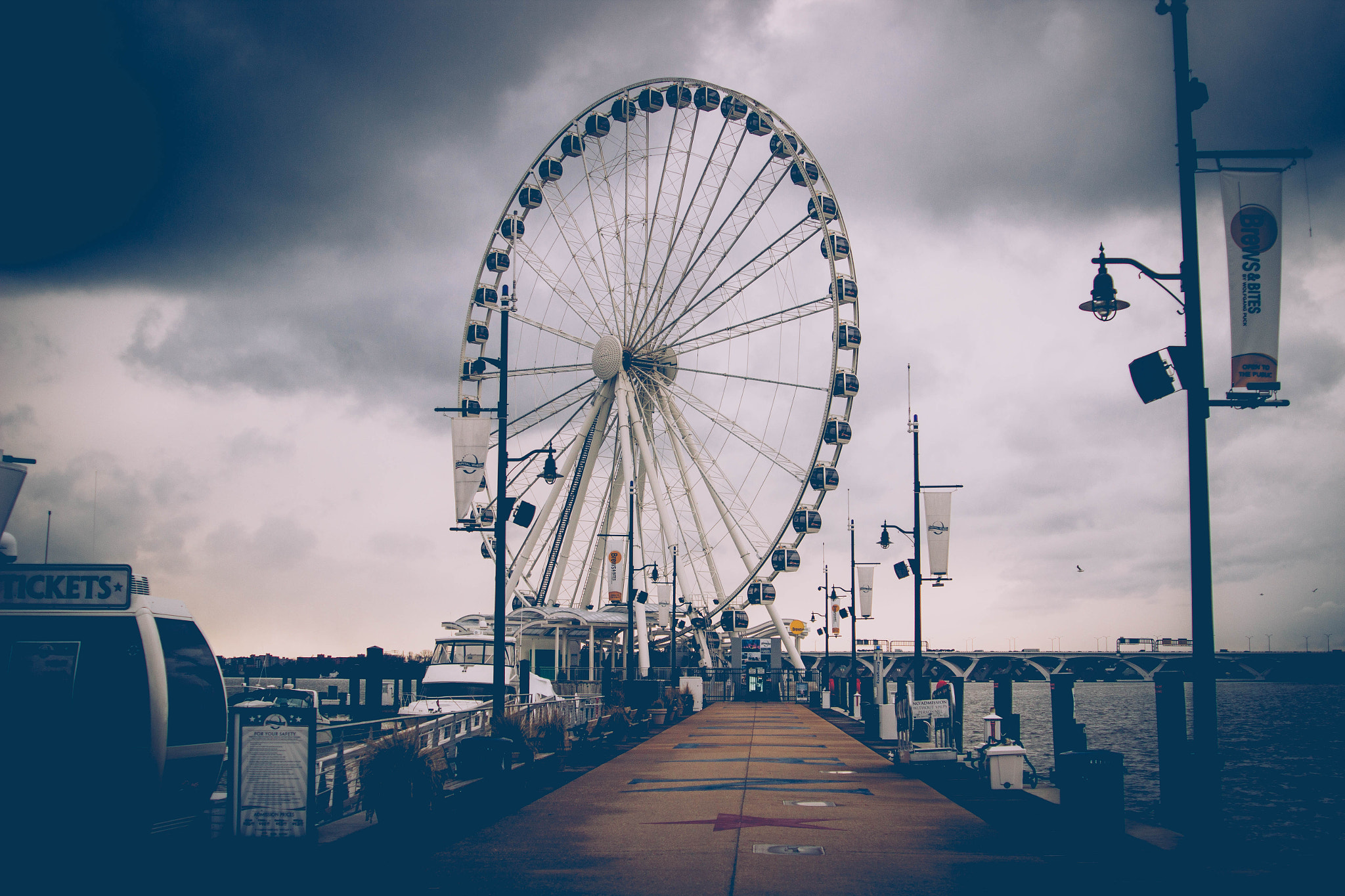 Canon EF 28-105mm f/3.5-4.5 USM sample photo. Ferris wheel photography