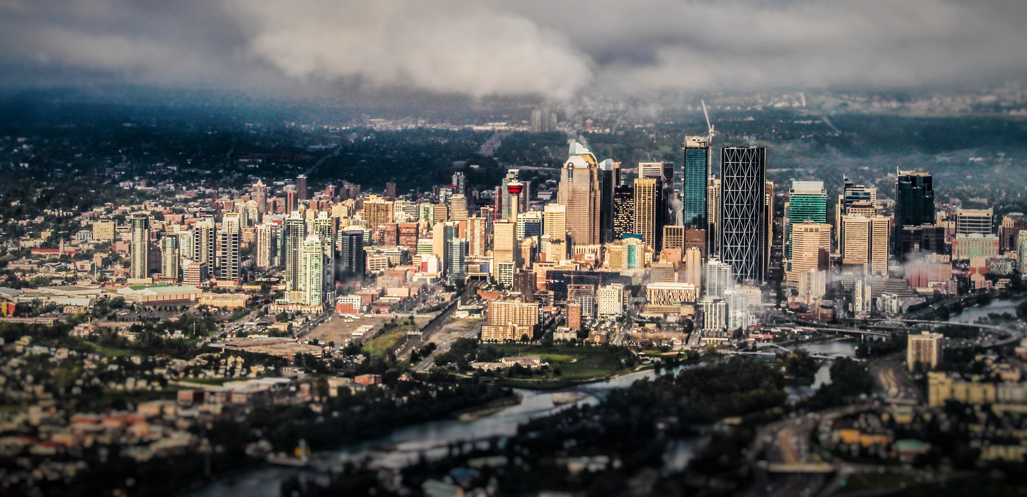 Canon EF-S 18-200mm F3.5-5.6 IS sample photo. Calgary skyline photography