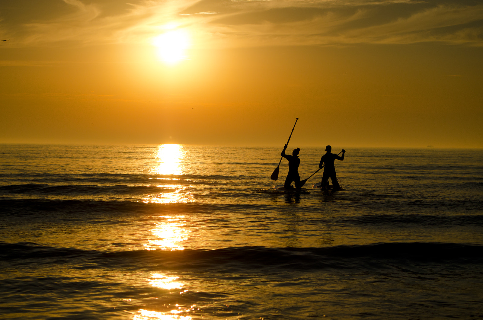 AF Zoom-Nikkor 28-70mm f/3.5-4.5D sample photo. Peddle boarding at sunset photography