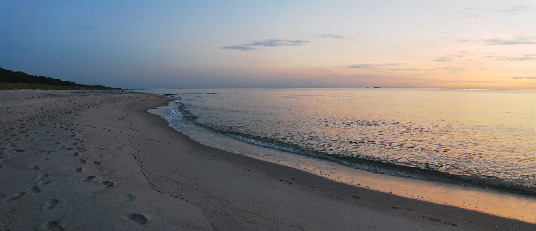 Nikon D60 + AF-S Zoom-Nikkor 24-85mm f/3.5-4.5G IF-ED sample photo. Sunset on the dunes. photography