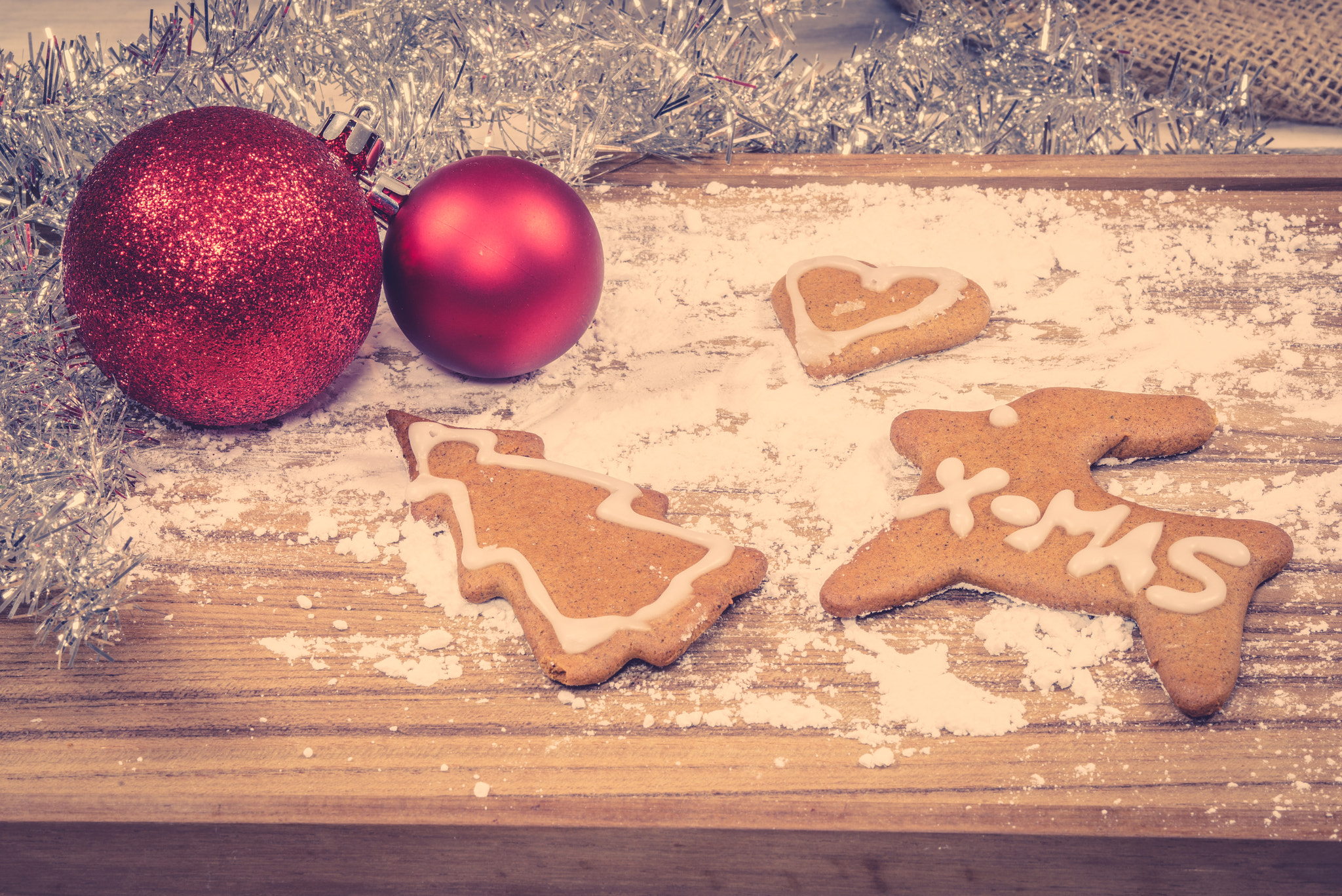 Sony 70-400mm F4-5.6 G SSM II sample photo. Homemade xmas cookies with decoration photography