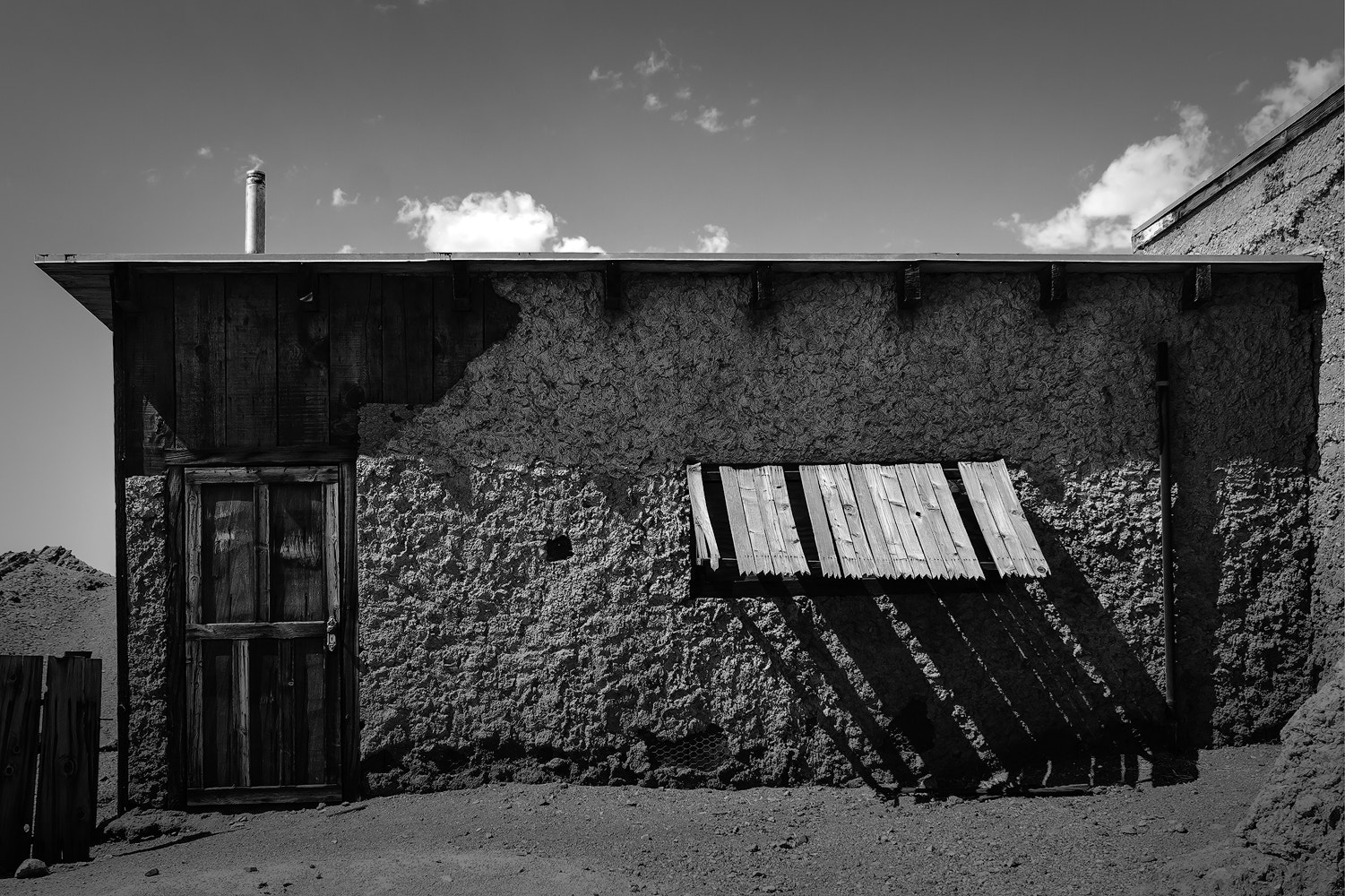 Canon EOS 400D (EOS Digital Rebel XTi / EOS Kiss Digital X) sample photo. Ghost town building photography