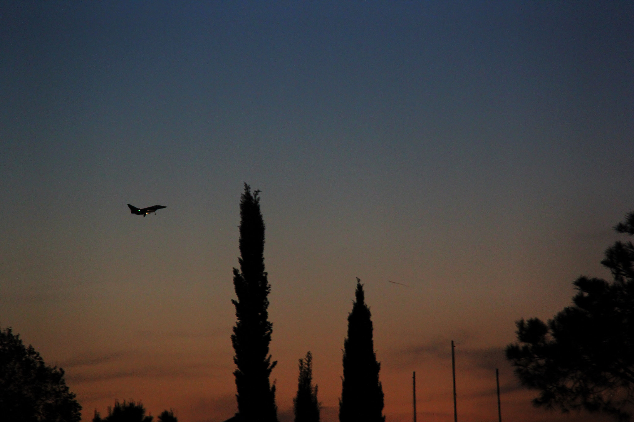 Canon EOS 60D + Canon EF-S 18-200mm F3.5-5.6 IS sample photo. Aircraft military landing, airport grosseto, tuscany photography