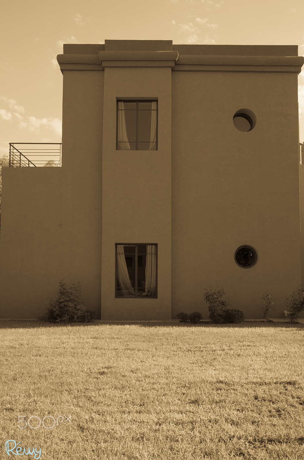 Pentax K-30 + Sigma sample photo. Modern house photography