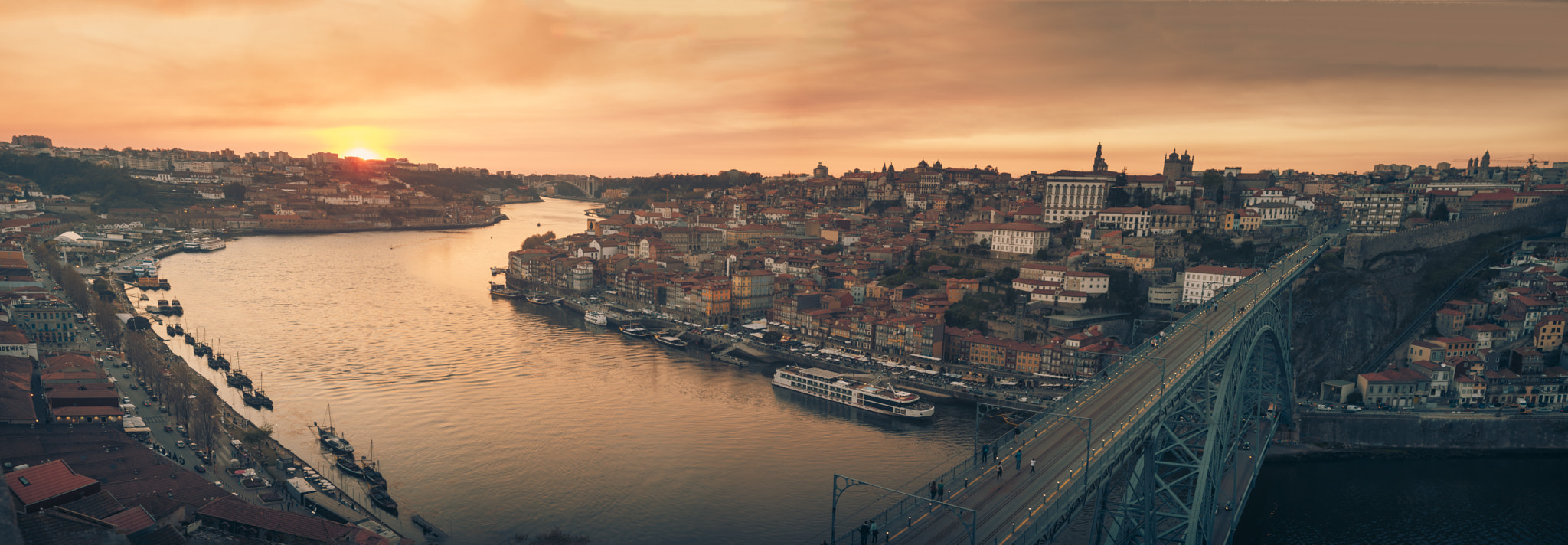 Canon EOS 6D + Canon EF 28-80mm f/3.5-5.6 USM sample photo. Atardecer en porto photography