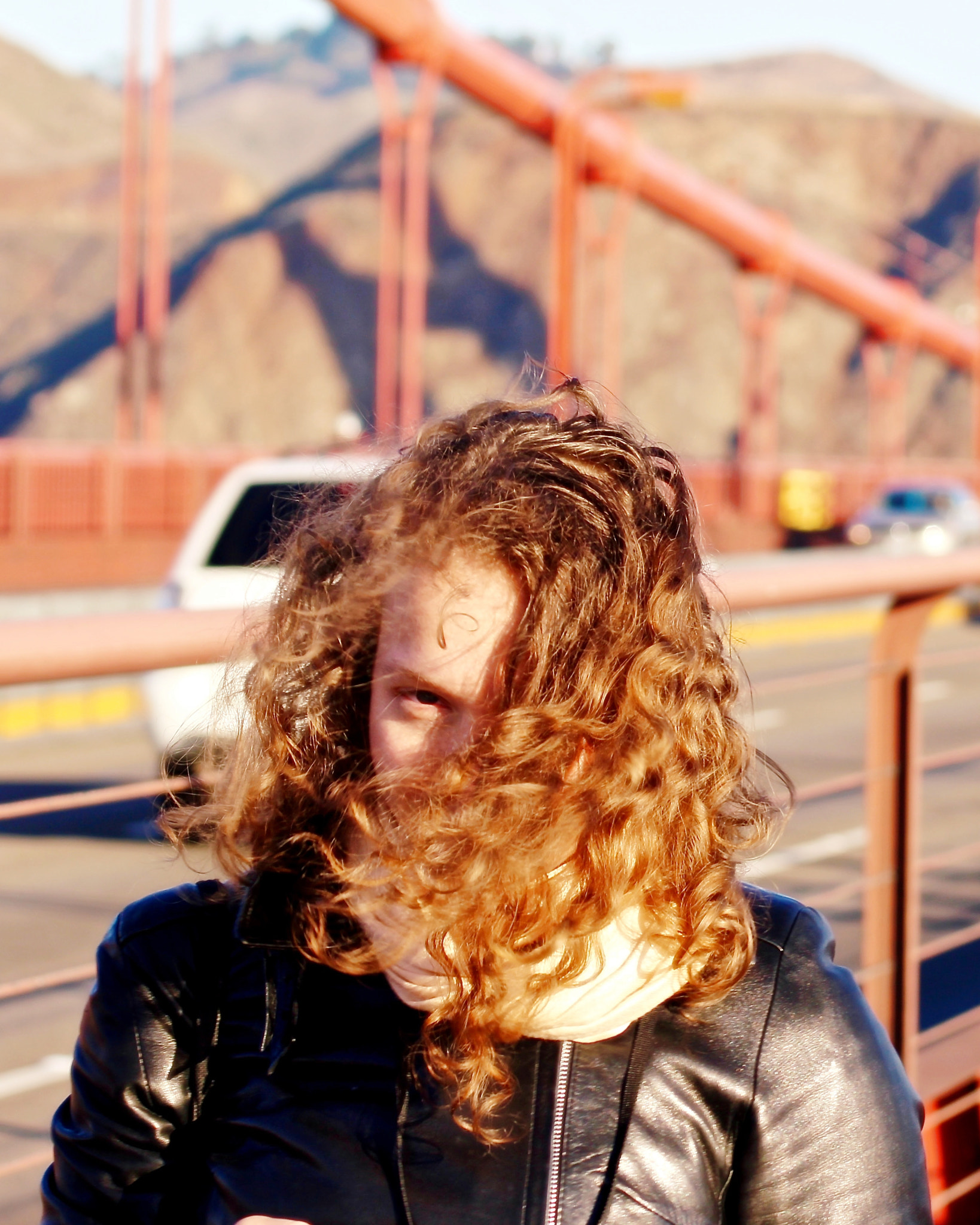 Canon EOS 1200D (EOS Rebel T5 / EOS Kiss X70 / EOS Hi) sample photo. Sniper lea on the golden gate in the morning sun photography