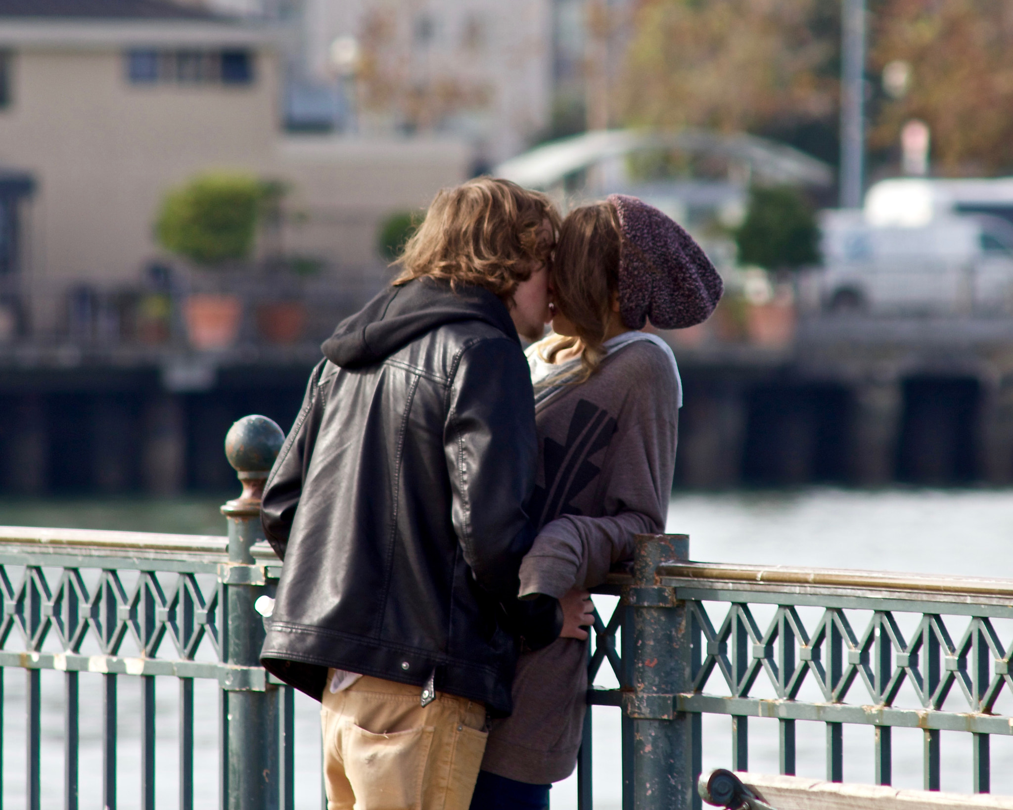 Canon EF 75-300mm F4.0-5.6 IS USM sample photo. Kiss her you fool photography