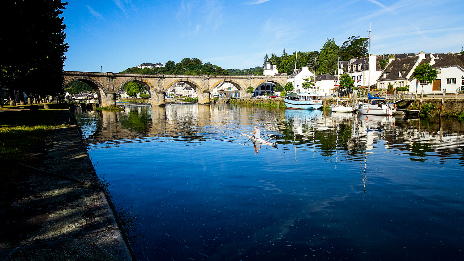 Canon EOS 7D + Canon EF 16-35mm F4L IS USM sample photo. Chateaulin finistère bretagne photography