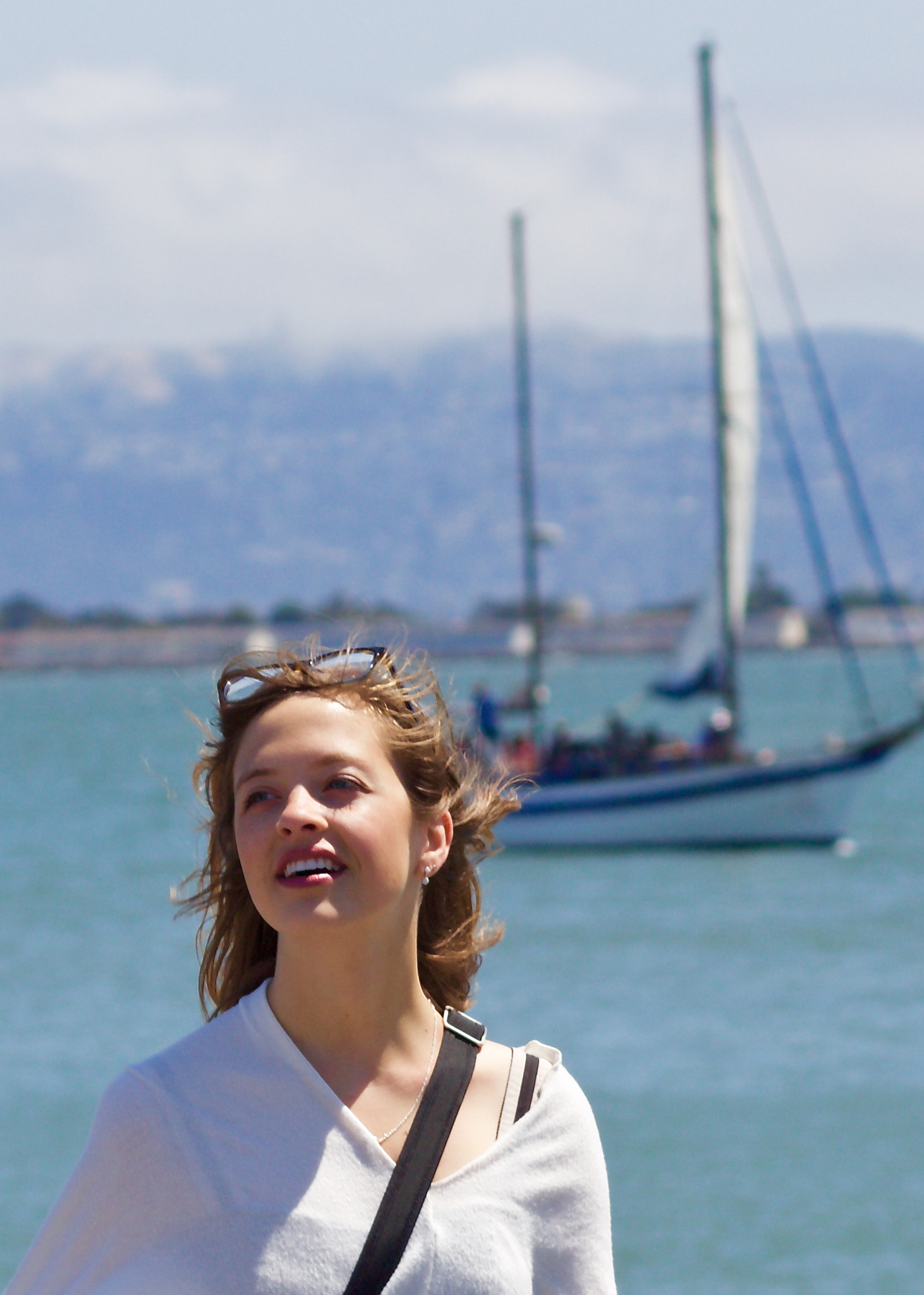 Canon EOS 1200D (EOS Rebel T5 / EOS Kiss X70 / EOS Hi) sample photo. Sarah and a sailboat photography