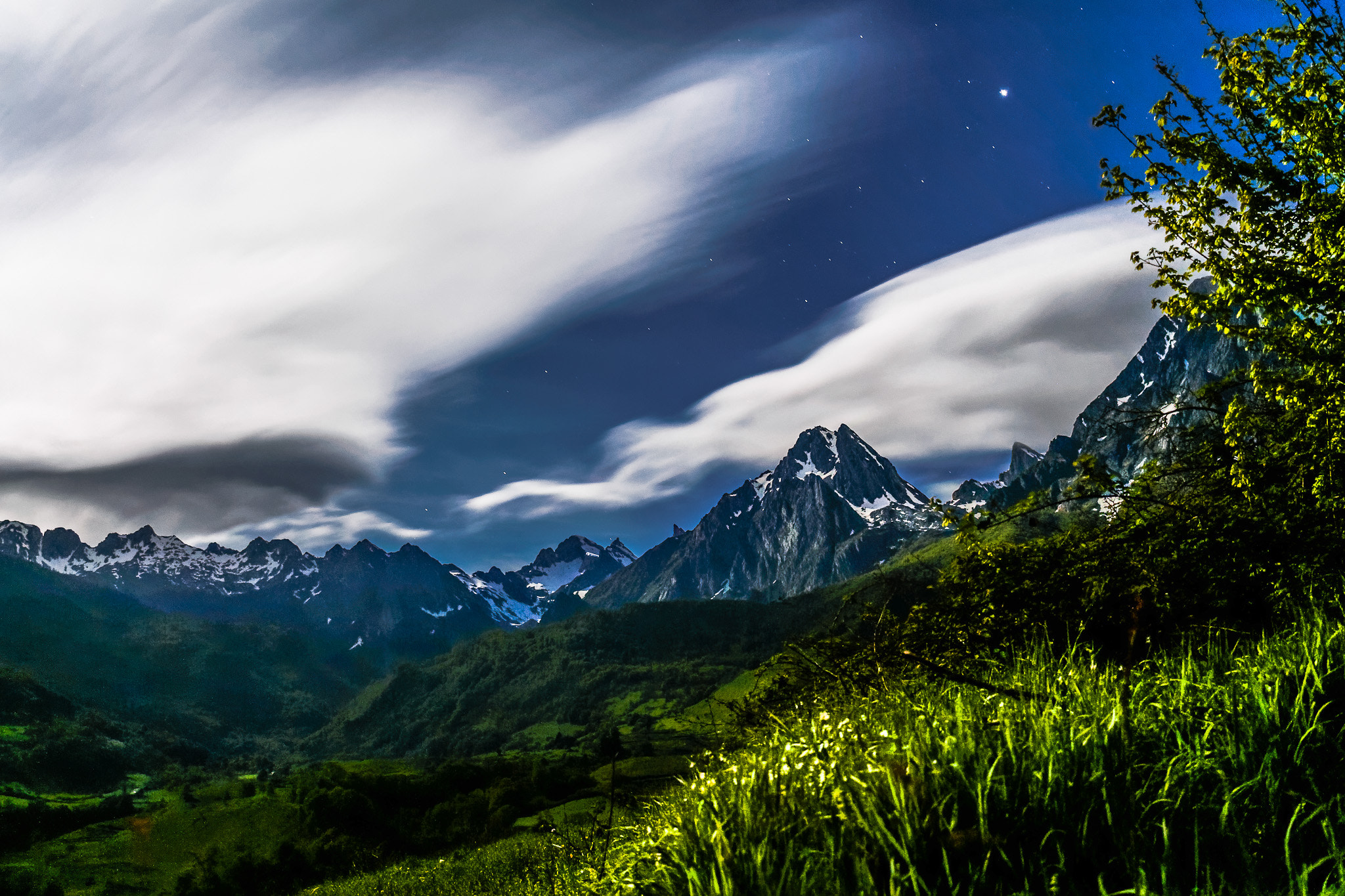 Canon EF-S 24mm F2.8 STM sample photo. Cirque de lescun by night photography
