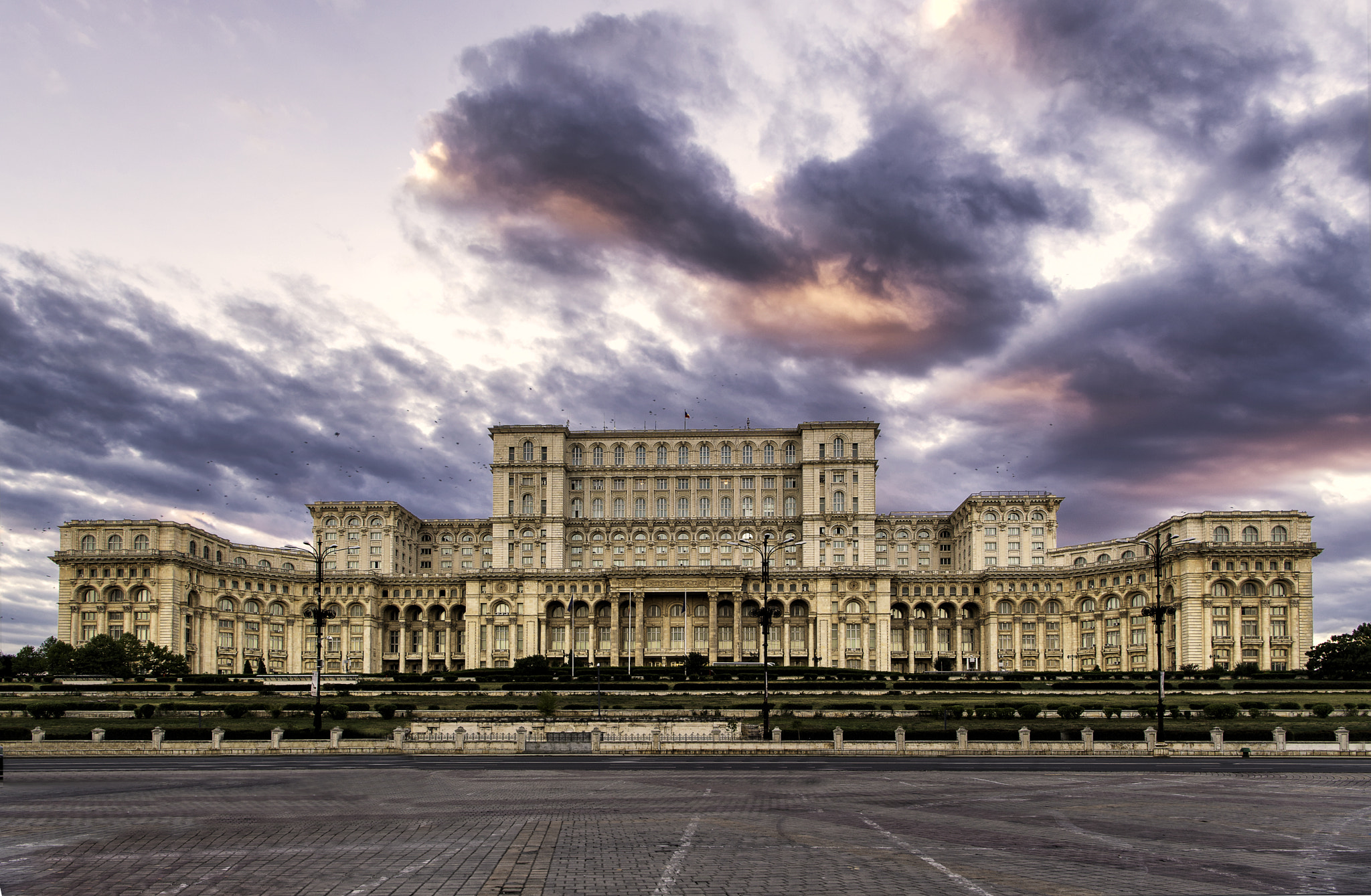 Nikon AF-S Nikkor 24-70mm F2.8E ED VR sample photo. Parliament palace photography