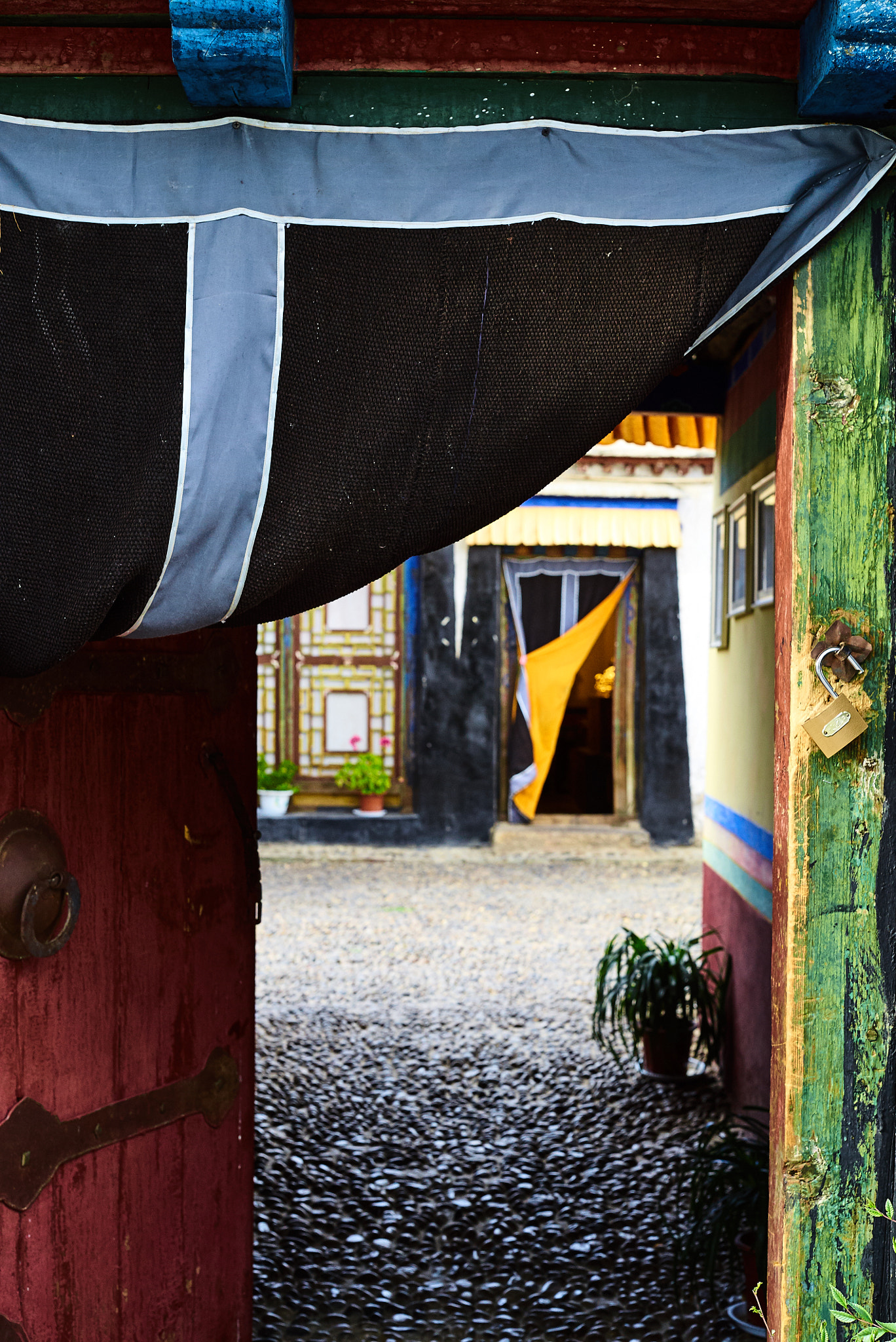 E 50mm F2 sample photo. A door in norbulingkal summer palace photography