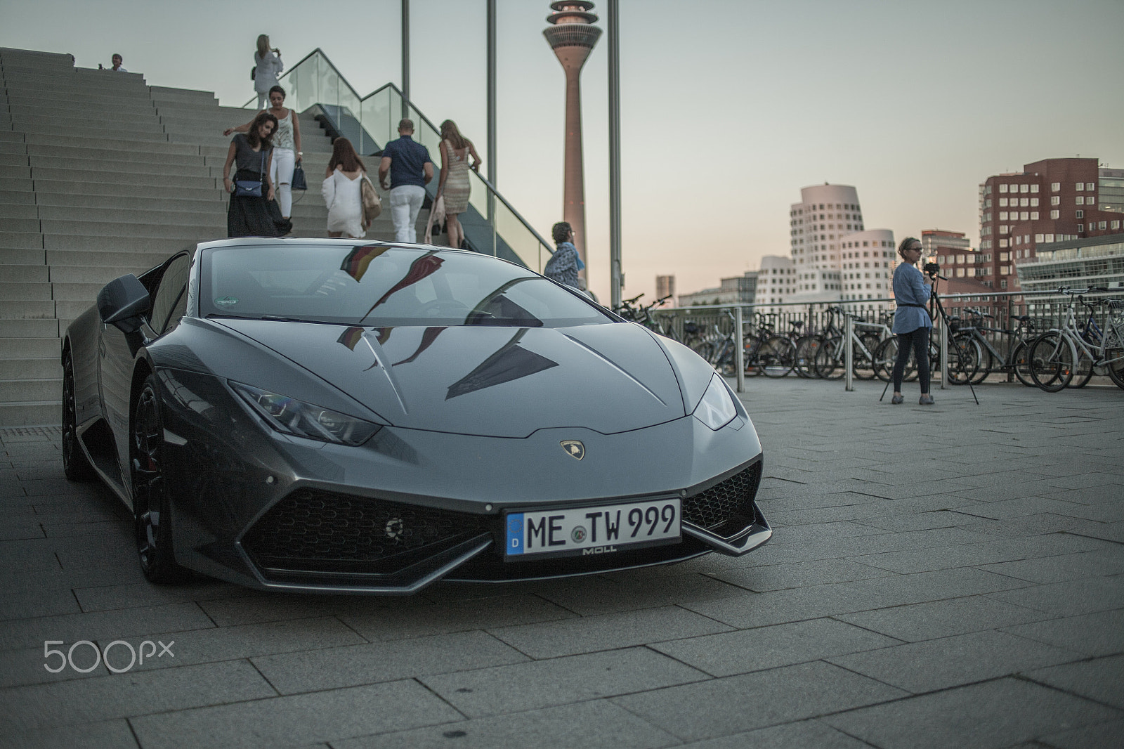 Canon EOS 5D + Canon EF 35mm F2 sample photo. Lambo photography
