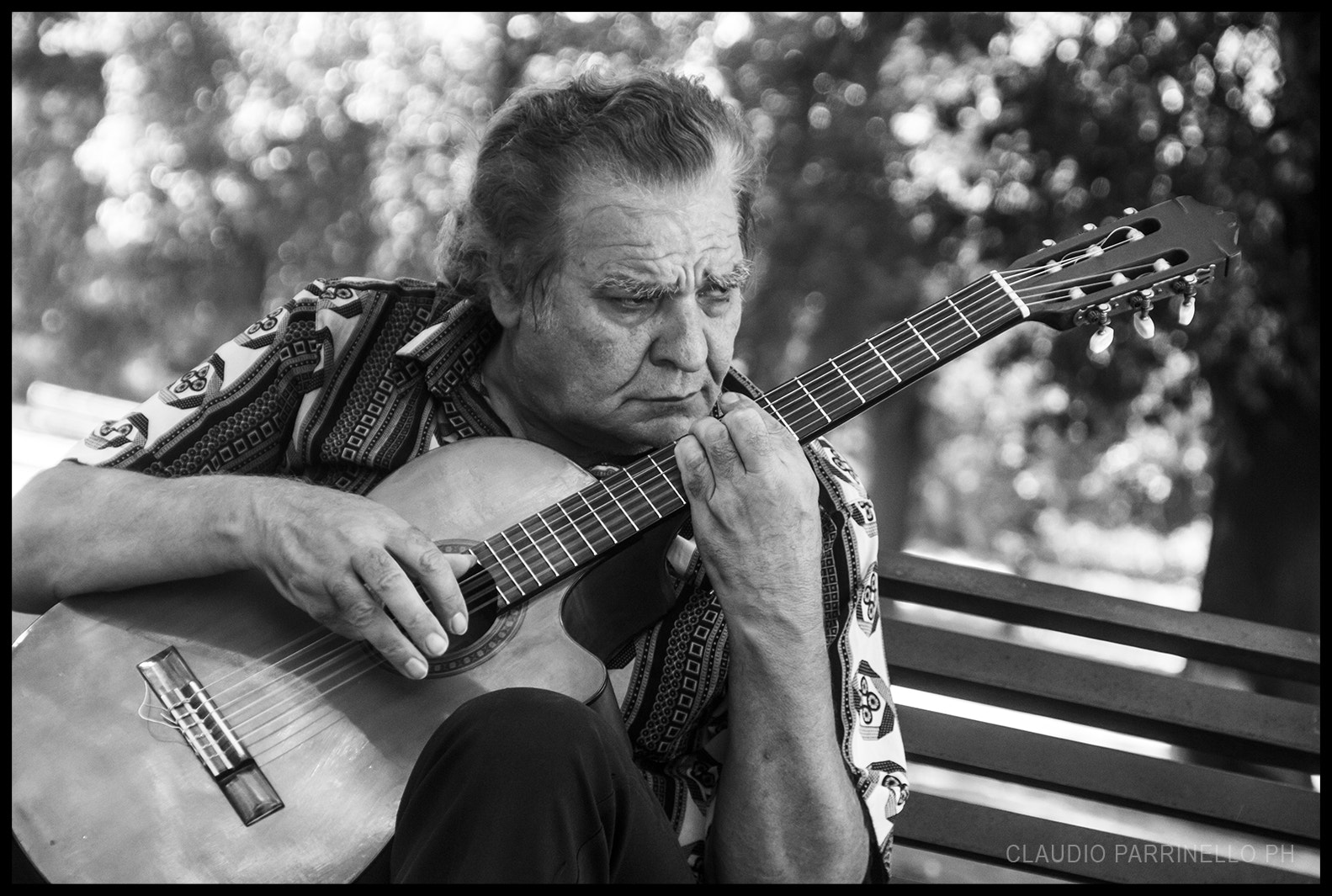 Sigma 18-200mm f/3.5-6.3 DC OS sample photo. Old guitarrist in rome photography